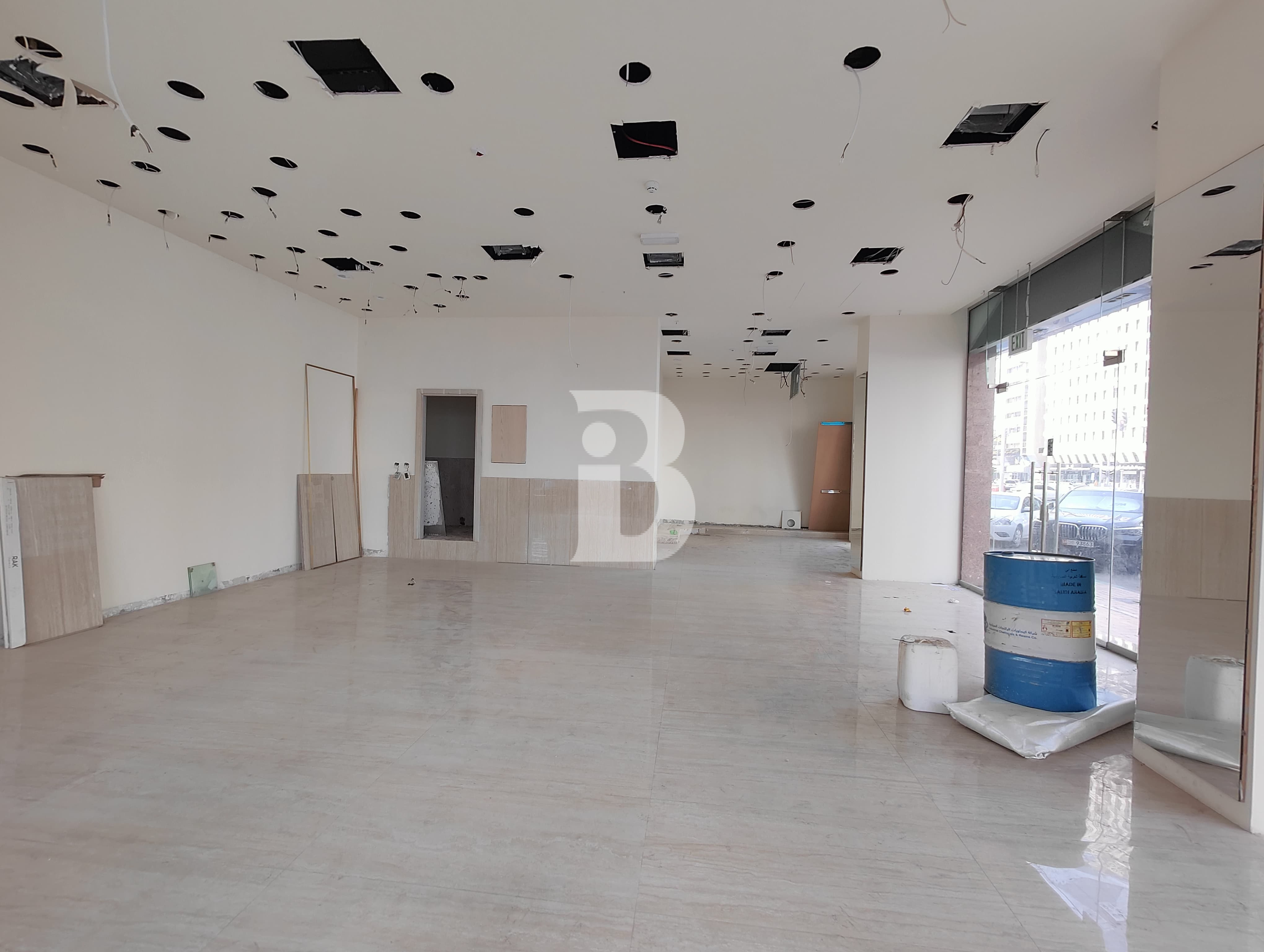 RETAIL SHOWROOM| HIGH FOOT FALL