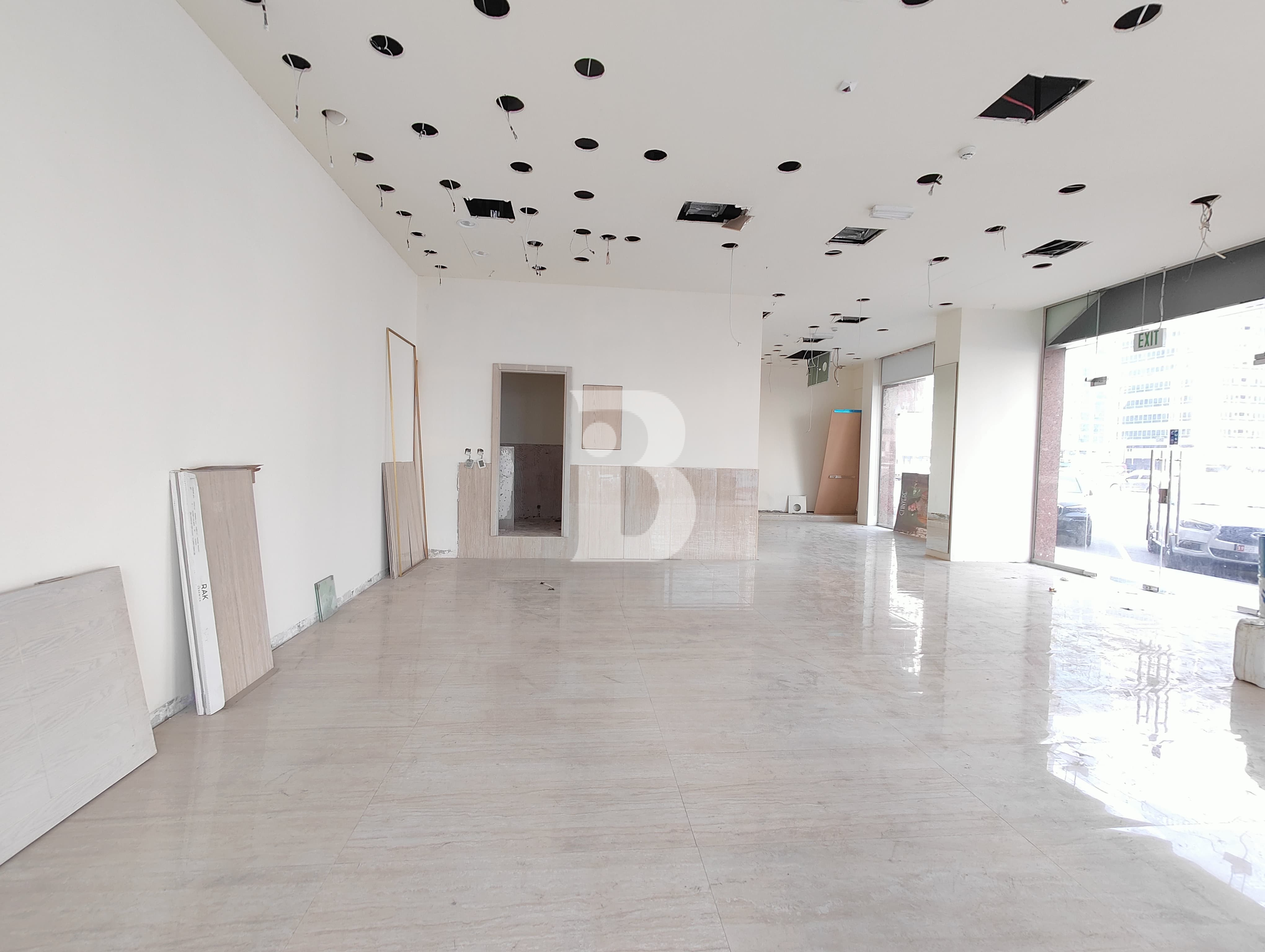 RETAIL SHOWROOM| HIGH FOOT FALL