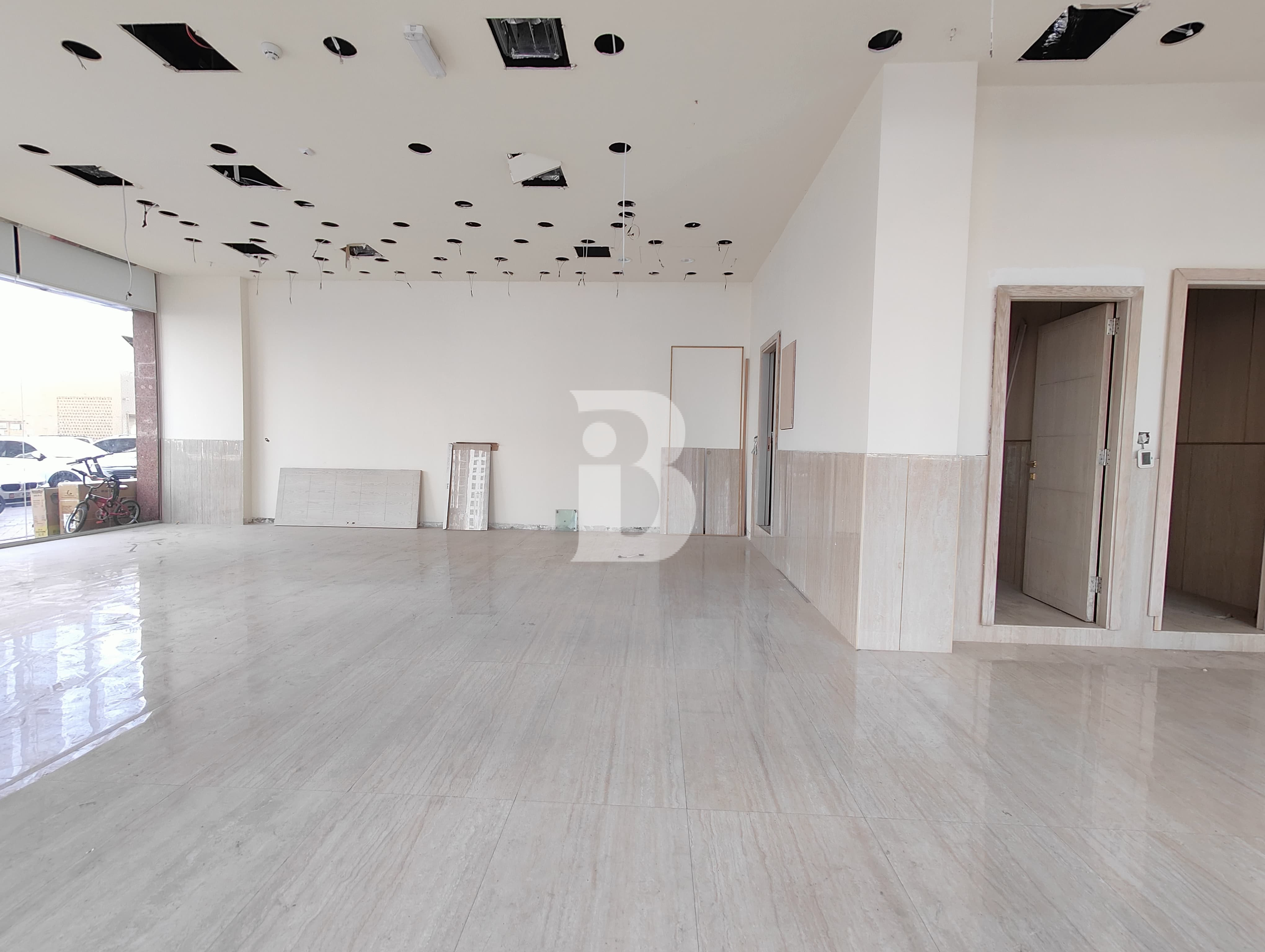 RETAIL SHOWROOM| HIGH FOOT FALL