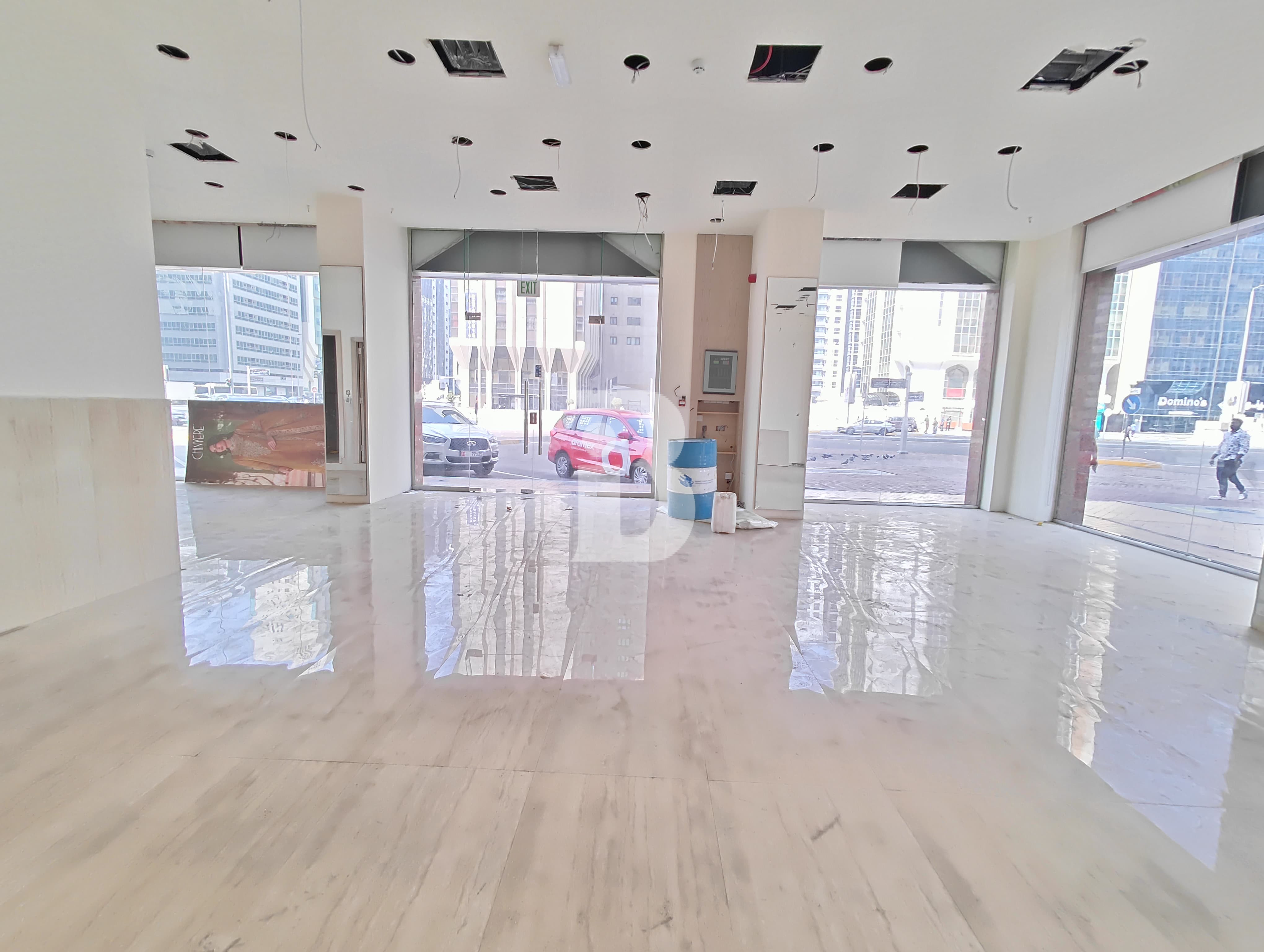 RETAIL SHOWROOM| HIGH FOOT FALL