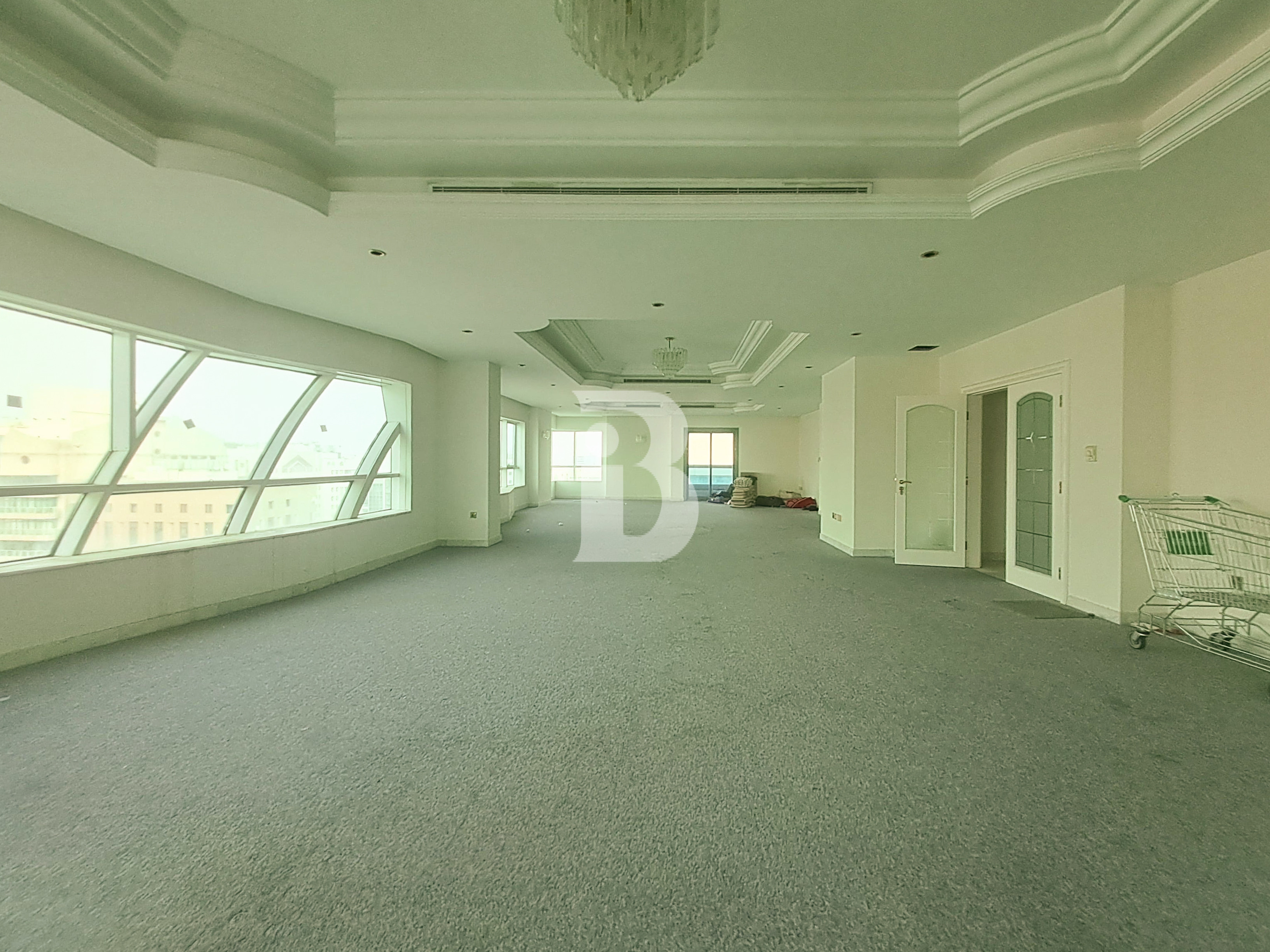 SPACIOUS | PENTHOUSE | PARTIAL CORNICHE VIEW