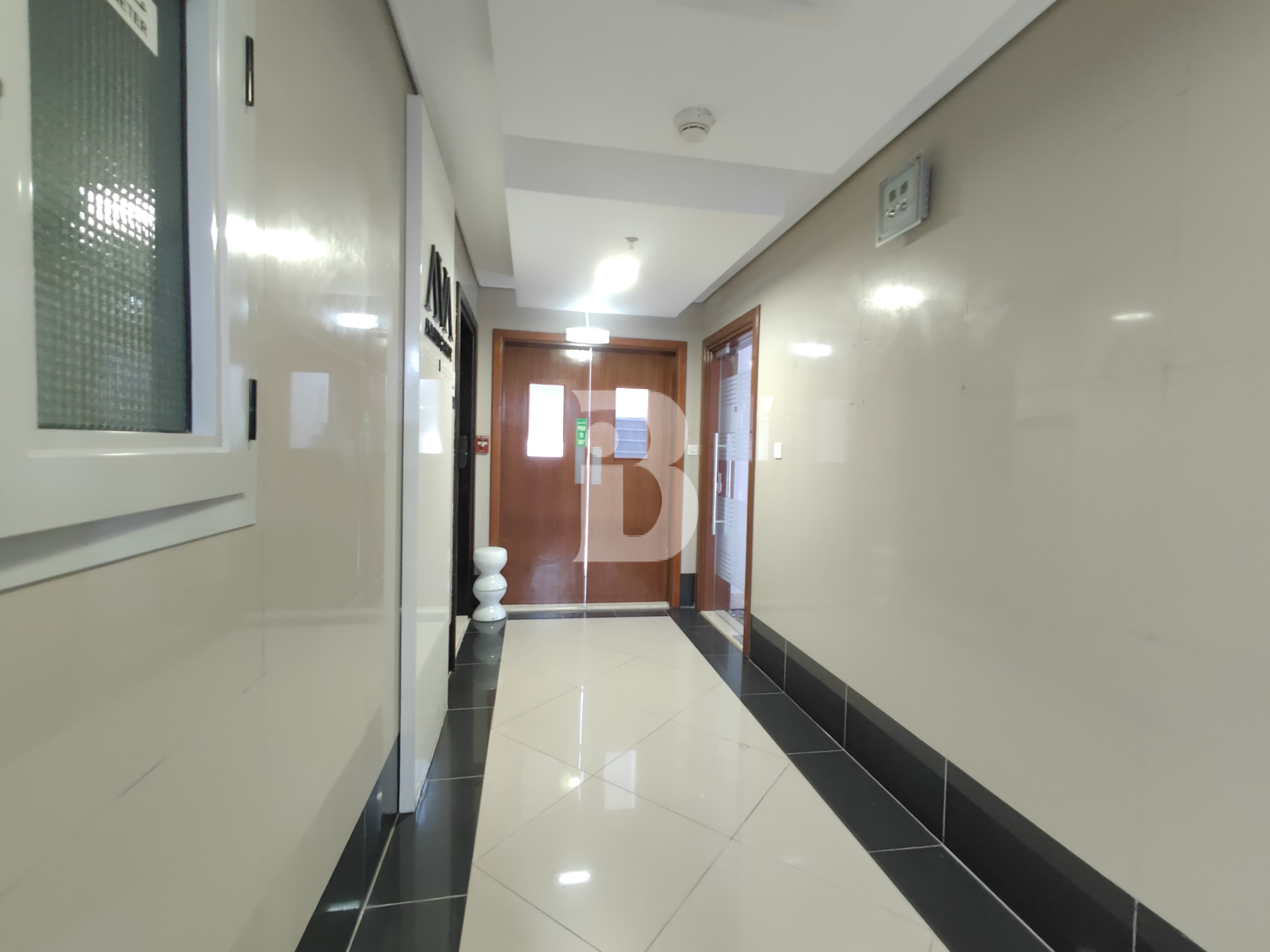 GLASS | CABINS LAYOUT | FITTED | PRIME LOCATION