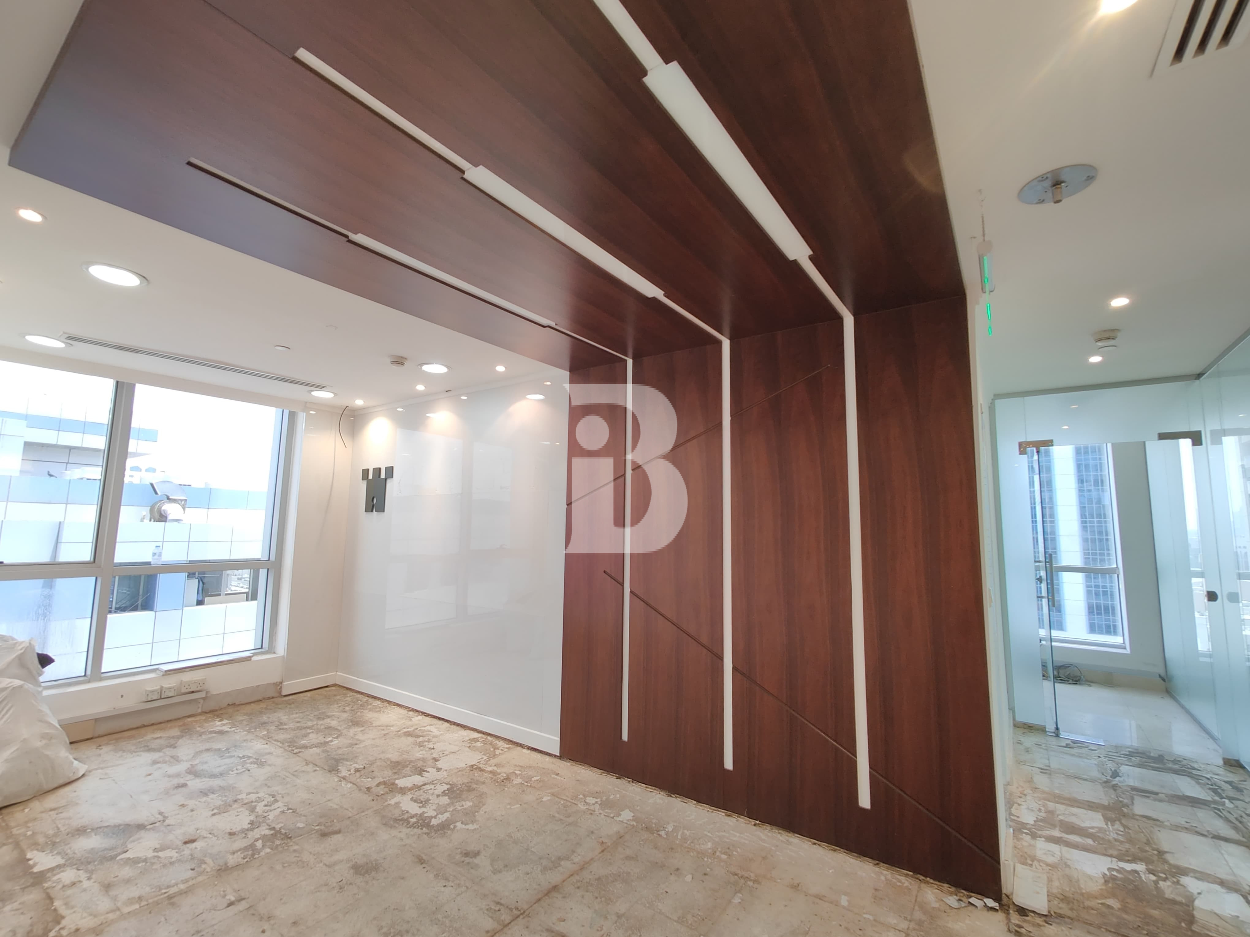 GLASS | CABINS LAYOUT | FITTED | PRIME LOCATION