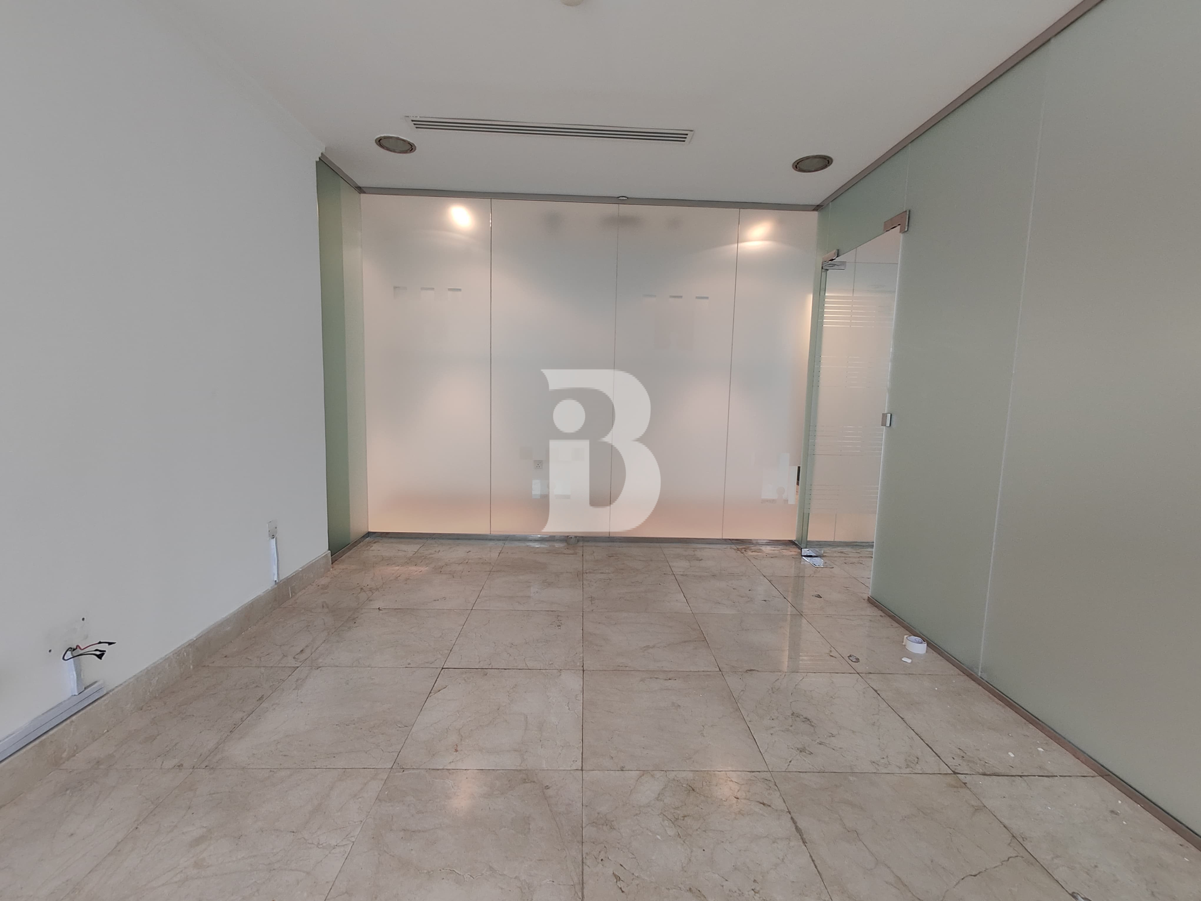 GLASS | CABINS LAYOUT | FITTED | PRIME LOCATION