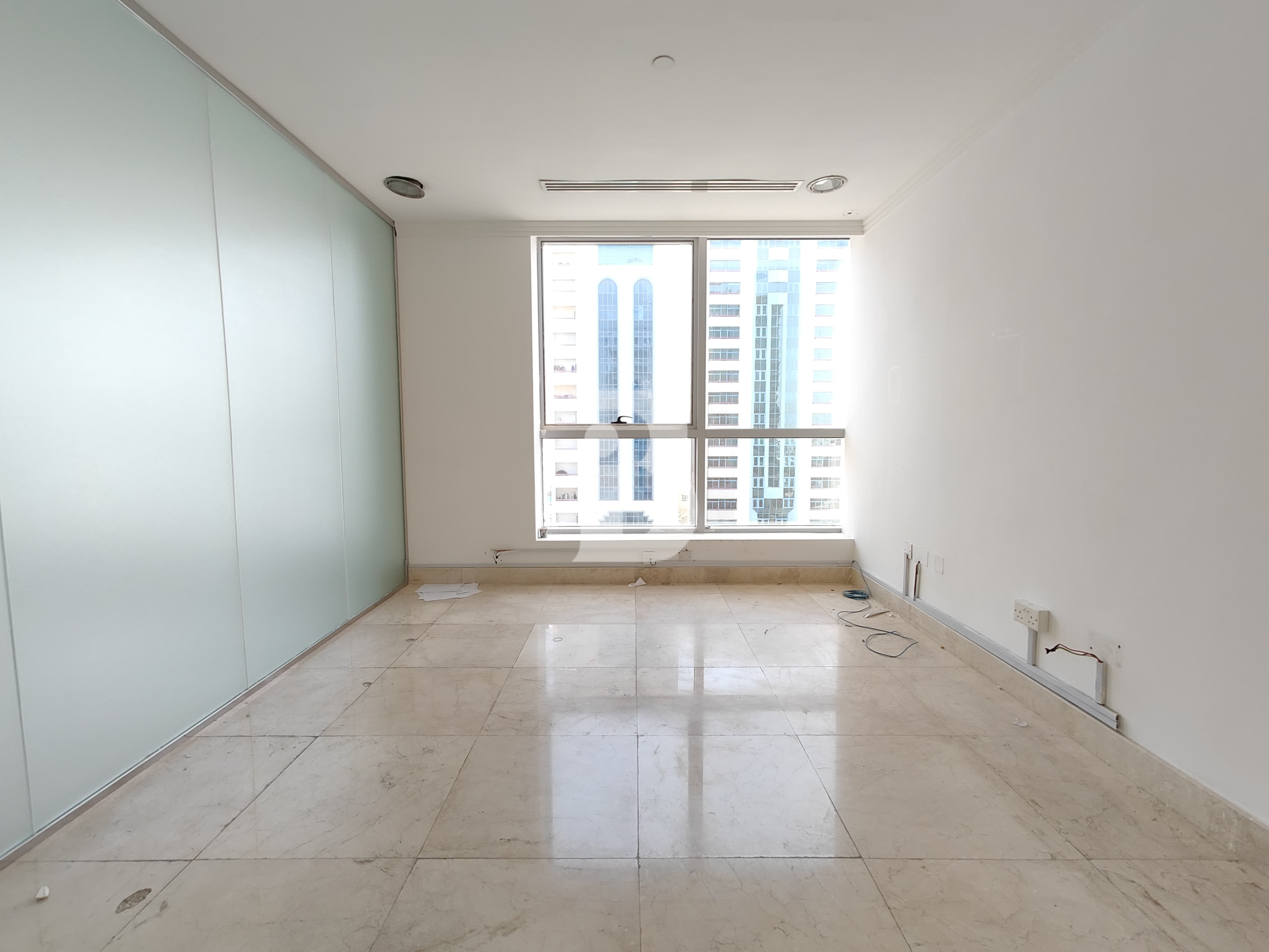 GLASS | CABINS LAYOUT | FITTED | PRIME LOCATION