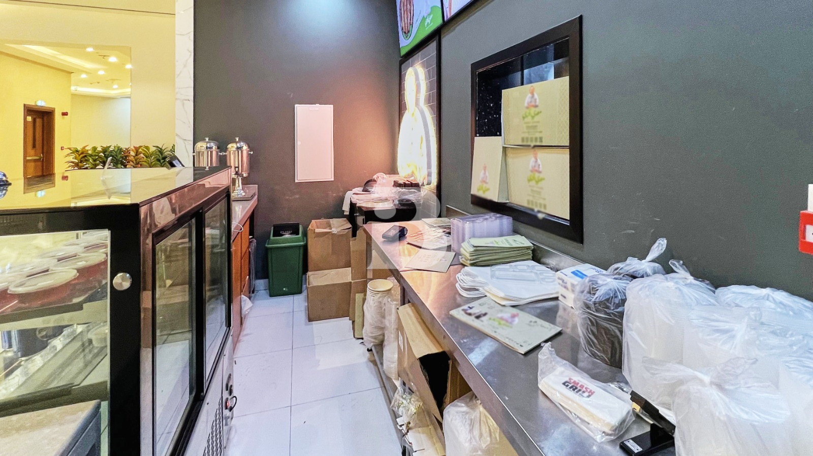 Road Facing | Food court | Multiple Sizes