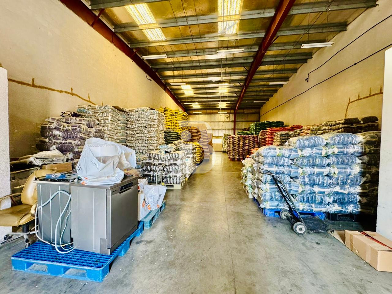 MULTIPLE WAREHOUSES | VACANT | 9.10% NET ROI
