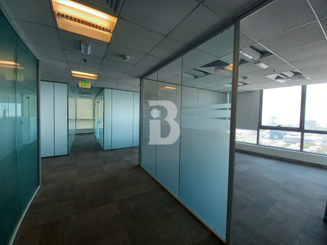 Sea &amp; Community View | Spacious Partitions