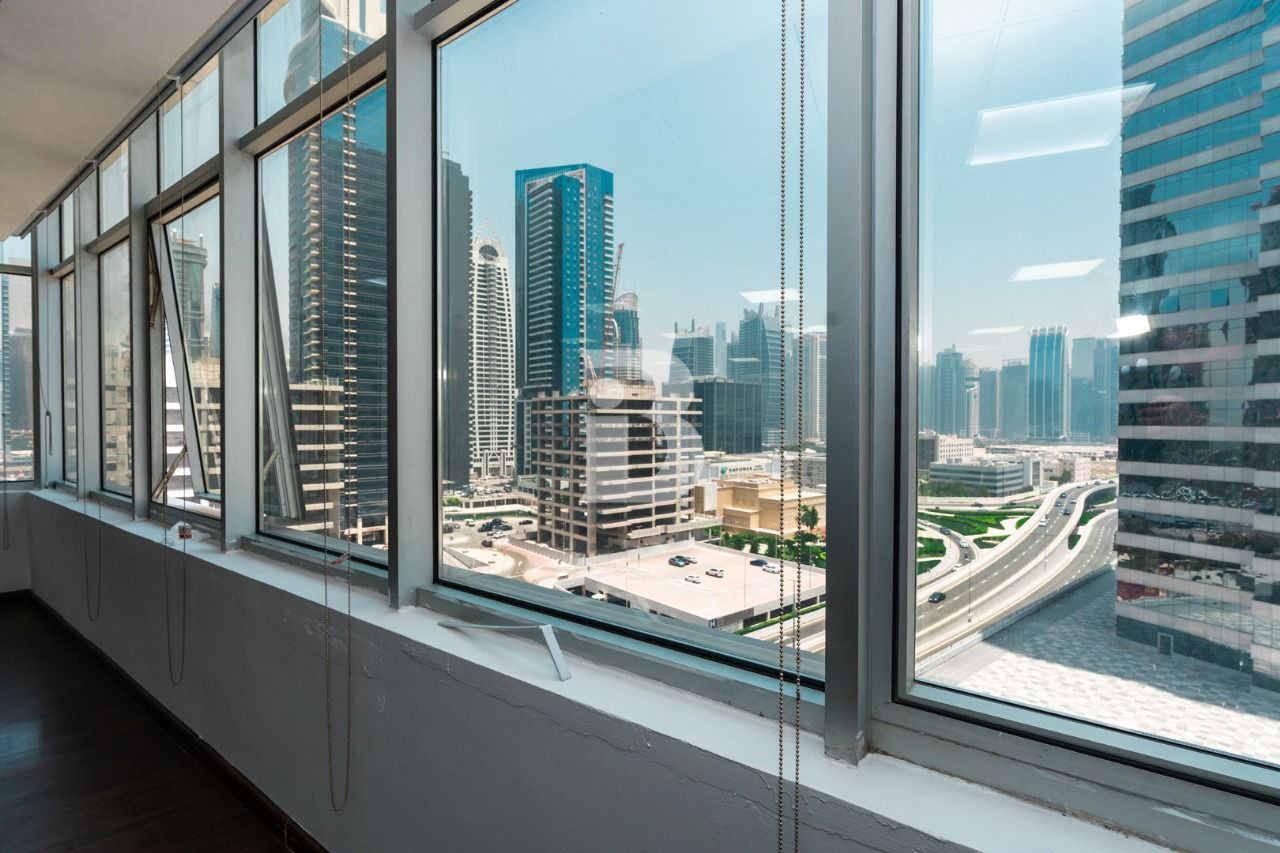 OPEN VIEW / FITTED OFFICE / PARKING SPACE