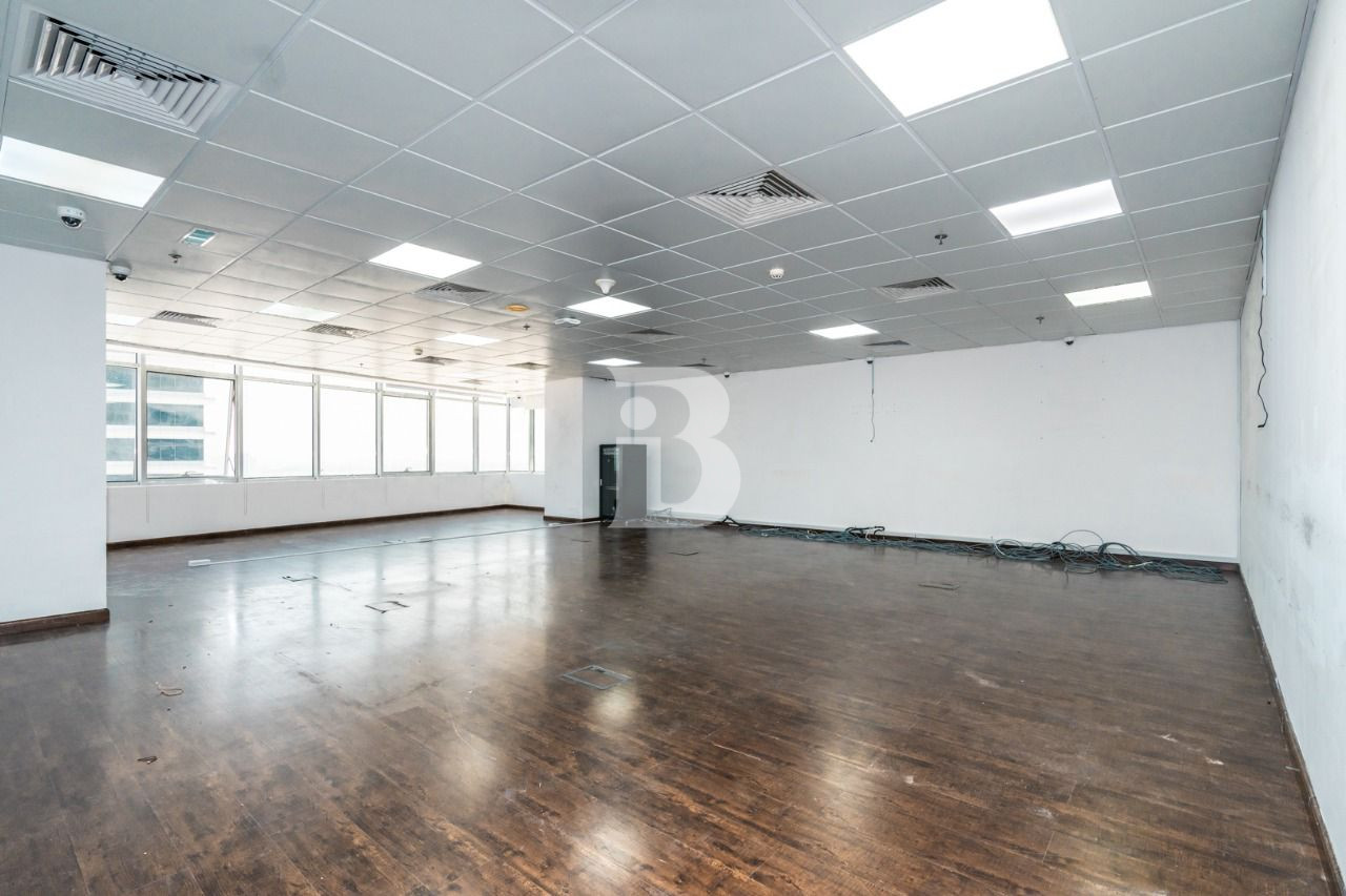 OPEN VIEW / FITTED OFFICE / PARKING SPACE