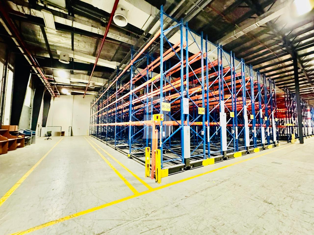 Spacious Warehouse | With Racking | 10 Mtrs