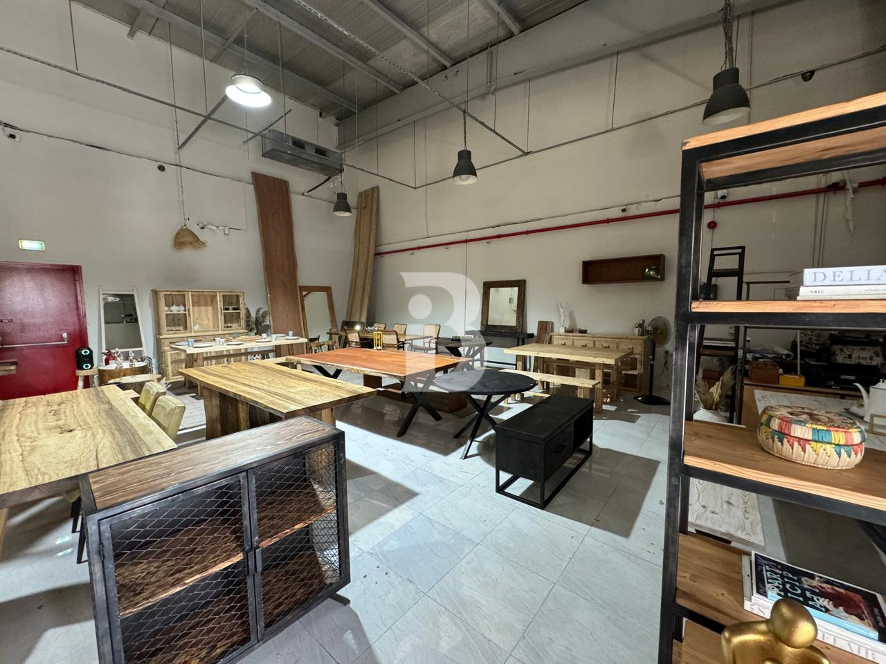 HIGH CEILING | PRIME LOCATION | OPEN LAYOUT