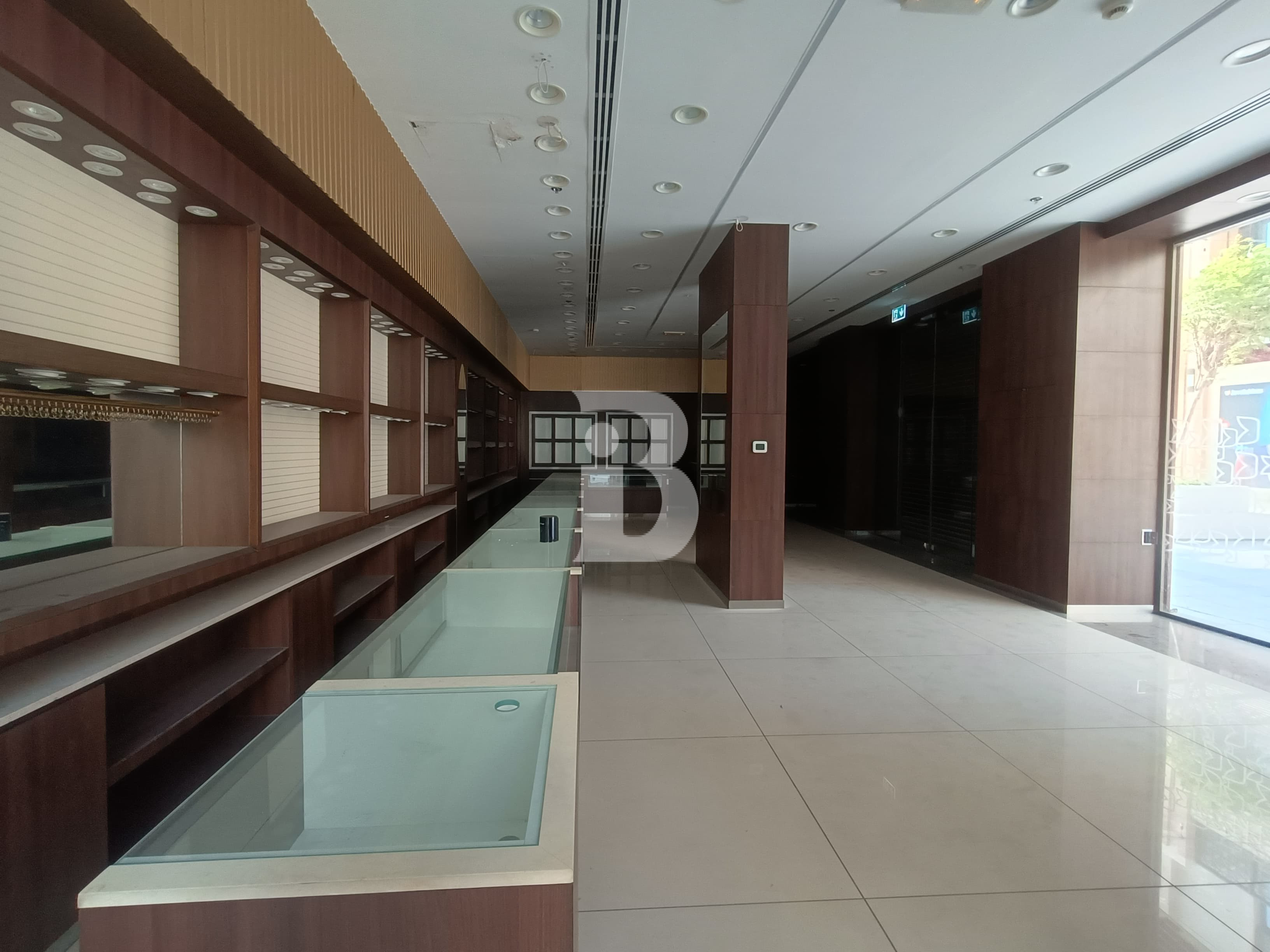 Premium Showroom | No Key Money