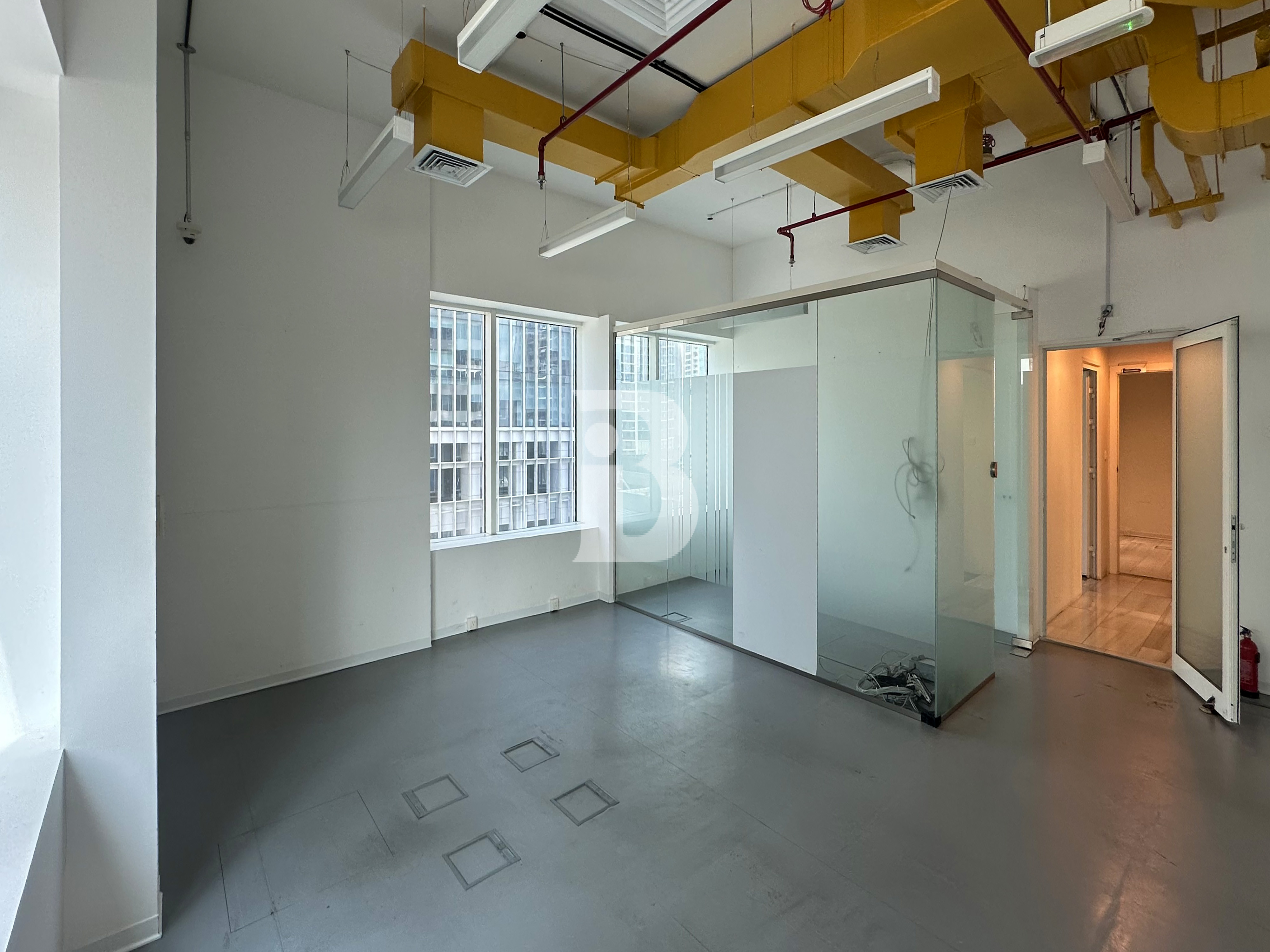 VACANT | FULLY FITTED | WALKABLE TO METRO