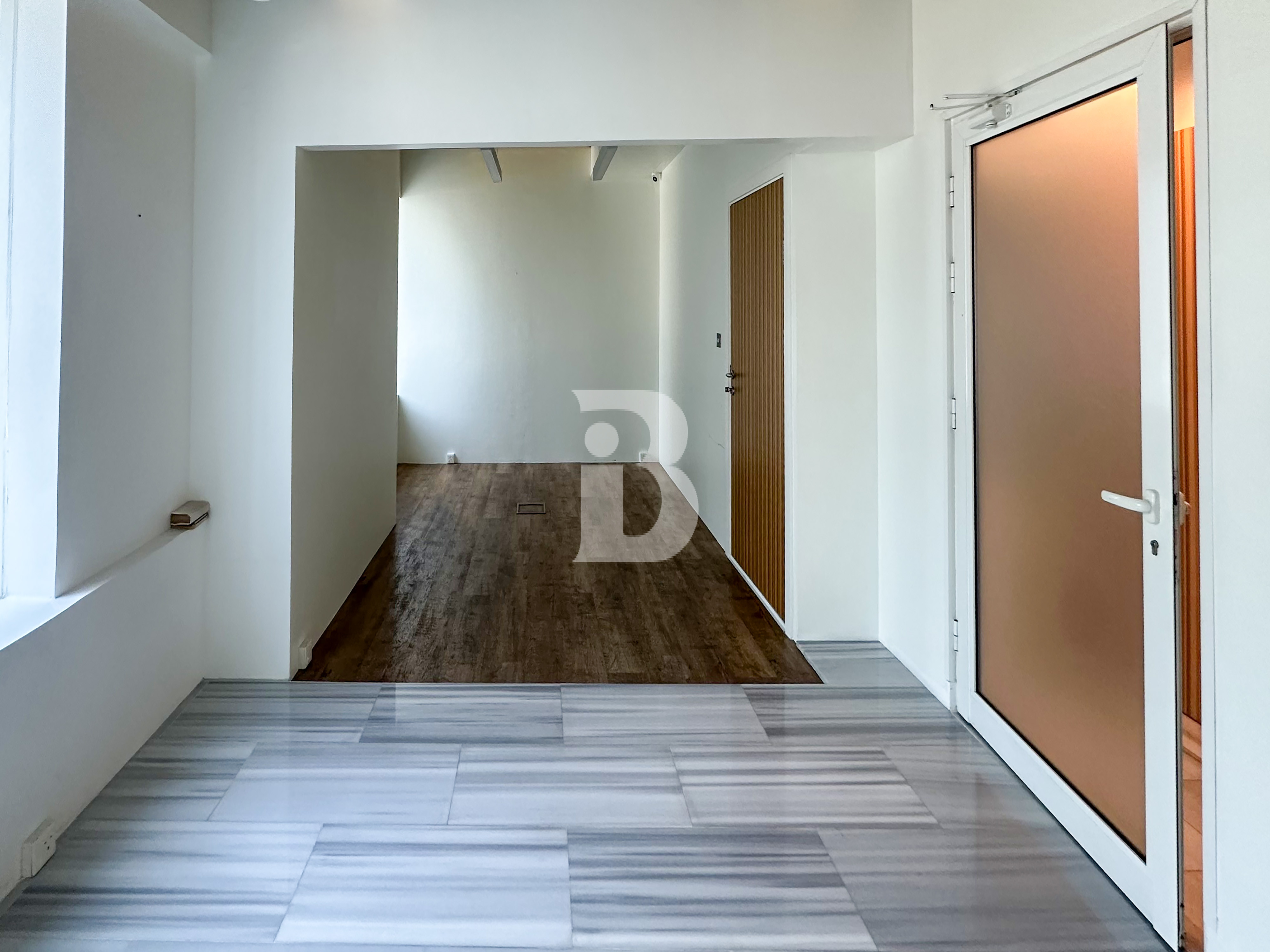 VACANT | FULLY FITTED | WALKABLE TO METRO