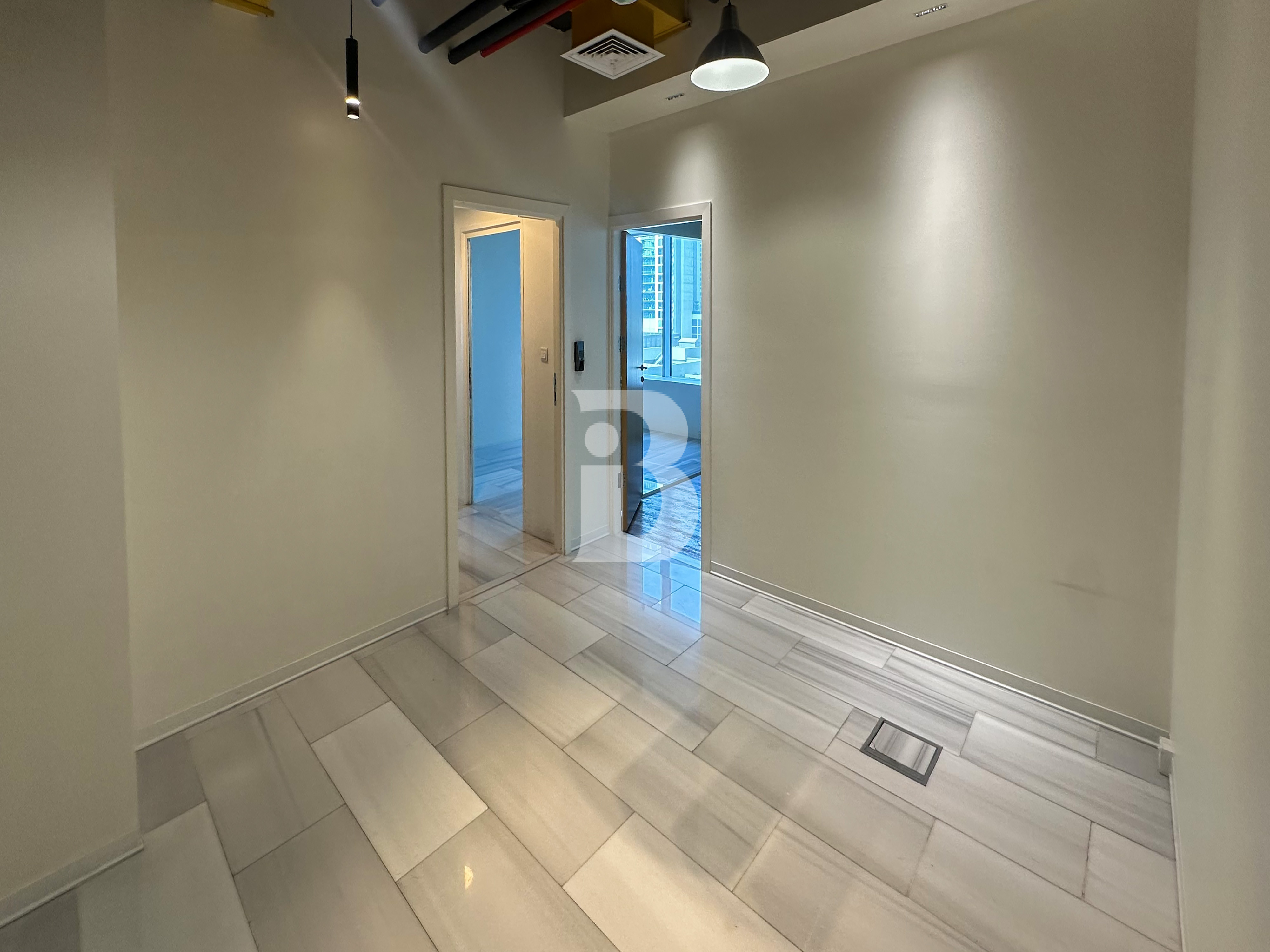 VACANT | FULLY FITTED | WALKABLE TO METRO