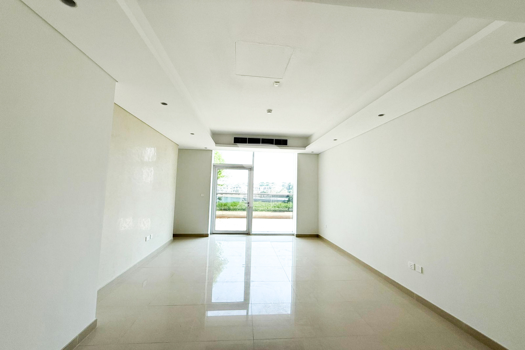 Lagoon view | Vacant | Spacious