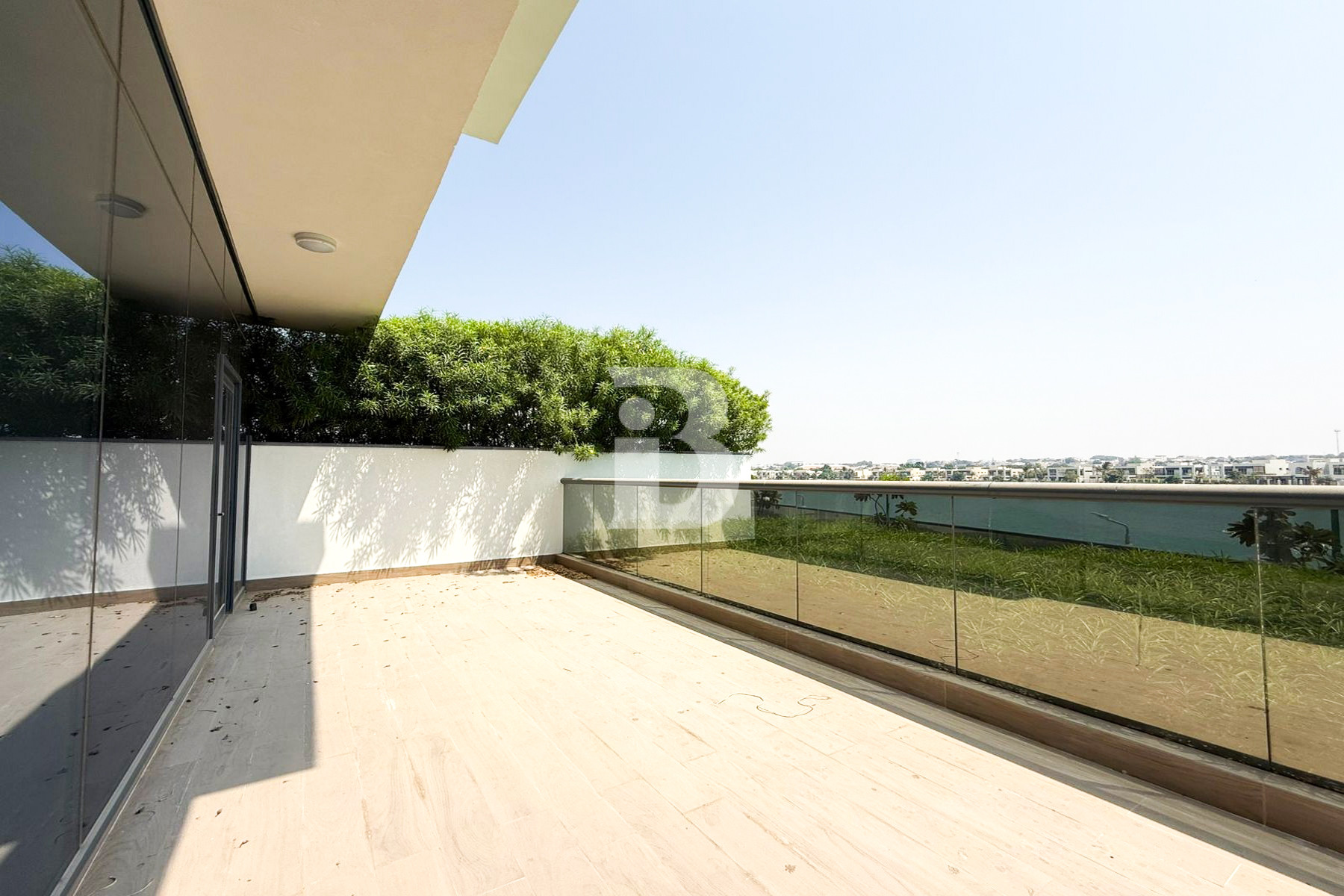 Lagoon view | Vacant | Spacious