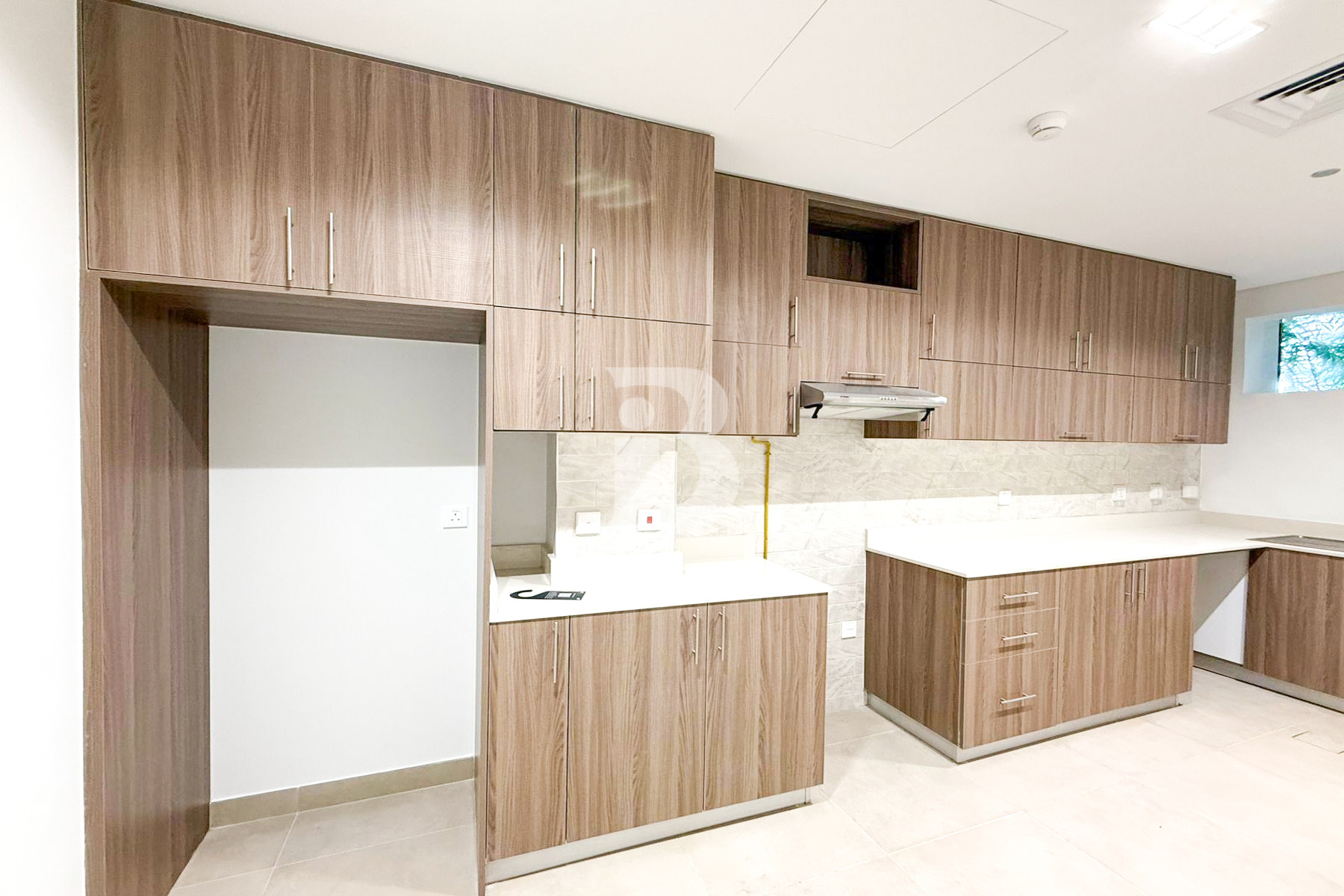 Lagoon view | Vacant | Spacious