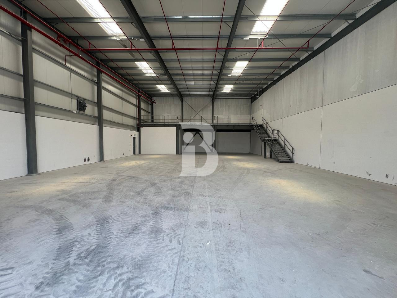 WAREHOUSE | 400KW | VACANT | OFFICE | PARKING 2