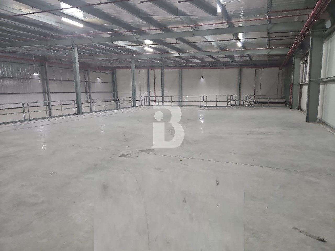 WAREHOUSE | 400KW | VACANT | OFFICE | PARKING 3