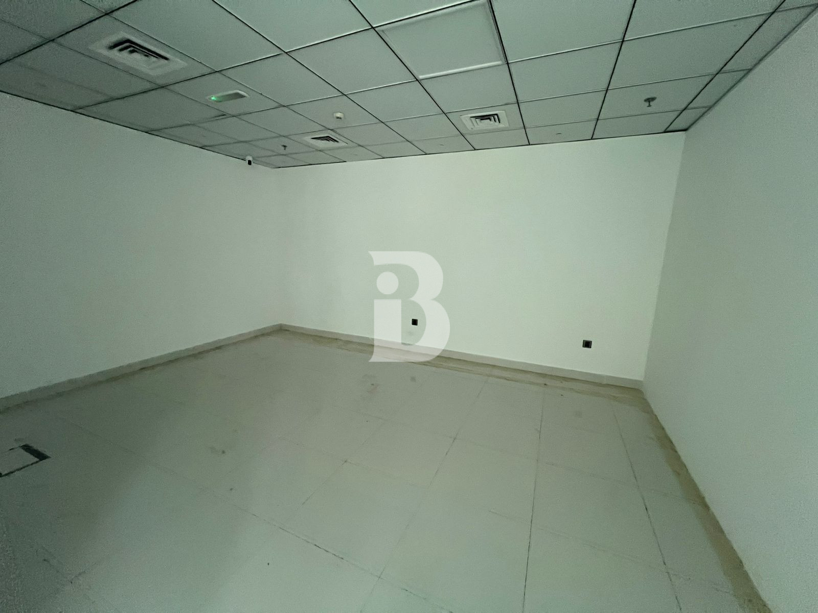CLOSE TO METRO / HUGE TERRACE / WET PANTRY 2