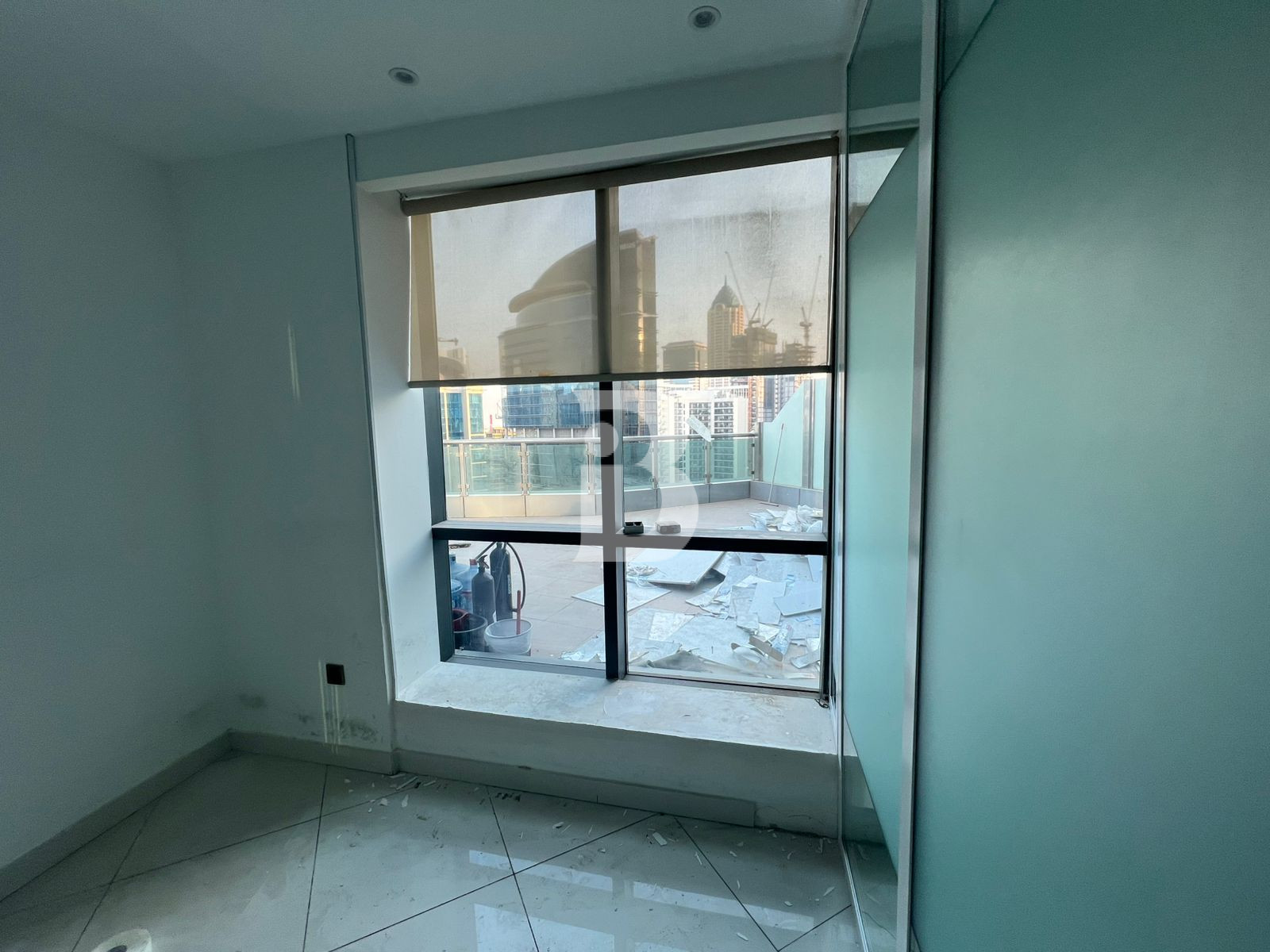 CLOSE TO METRO / HUGE TERRACE / WET PANTRY 3