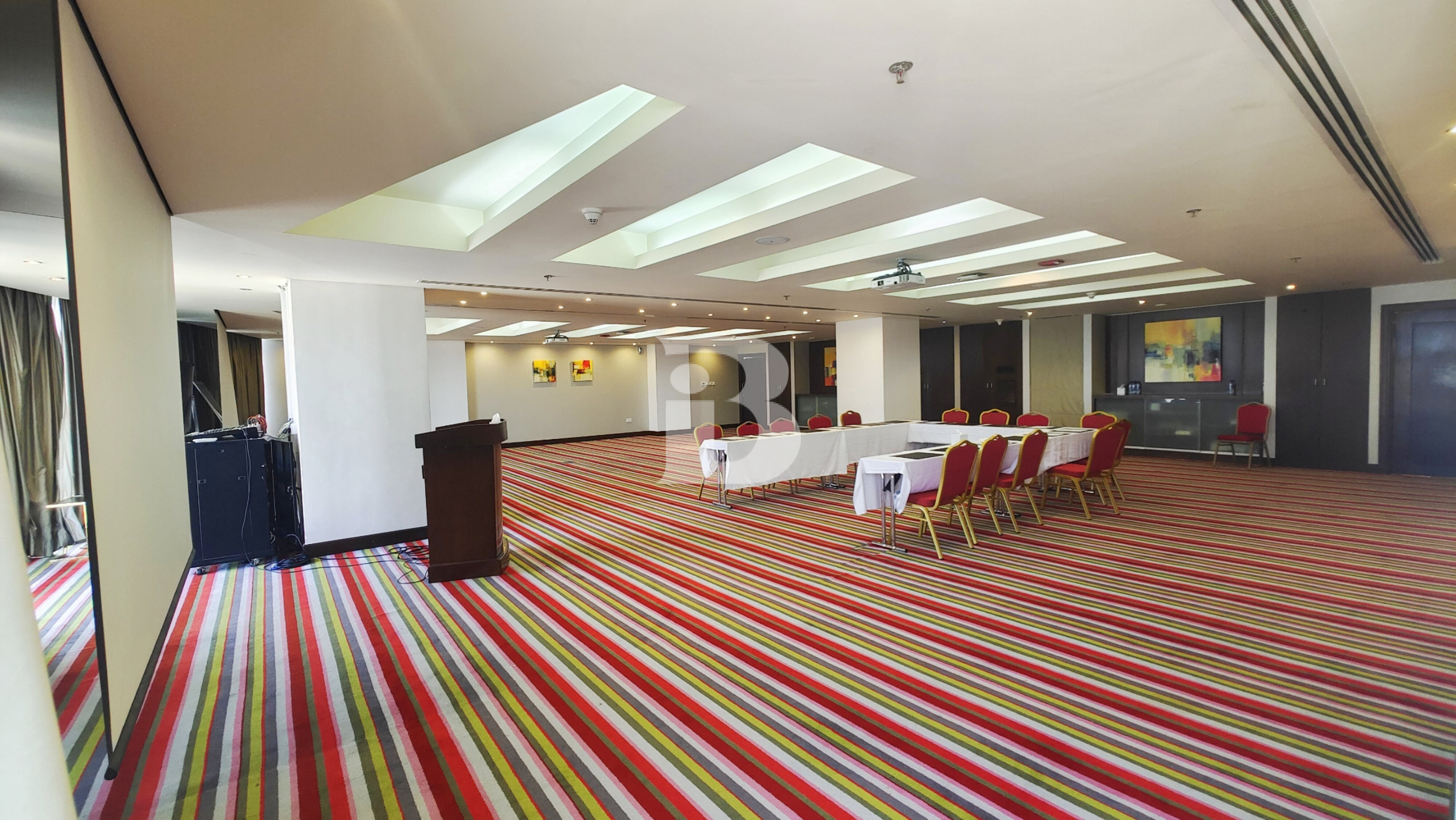 BRIGHT SPACE |CLOSE TO DOWNTOWN | IDEAL FOR STUDIO