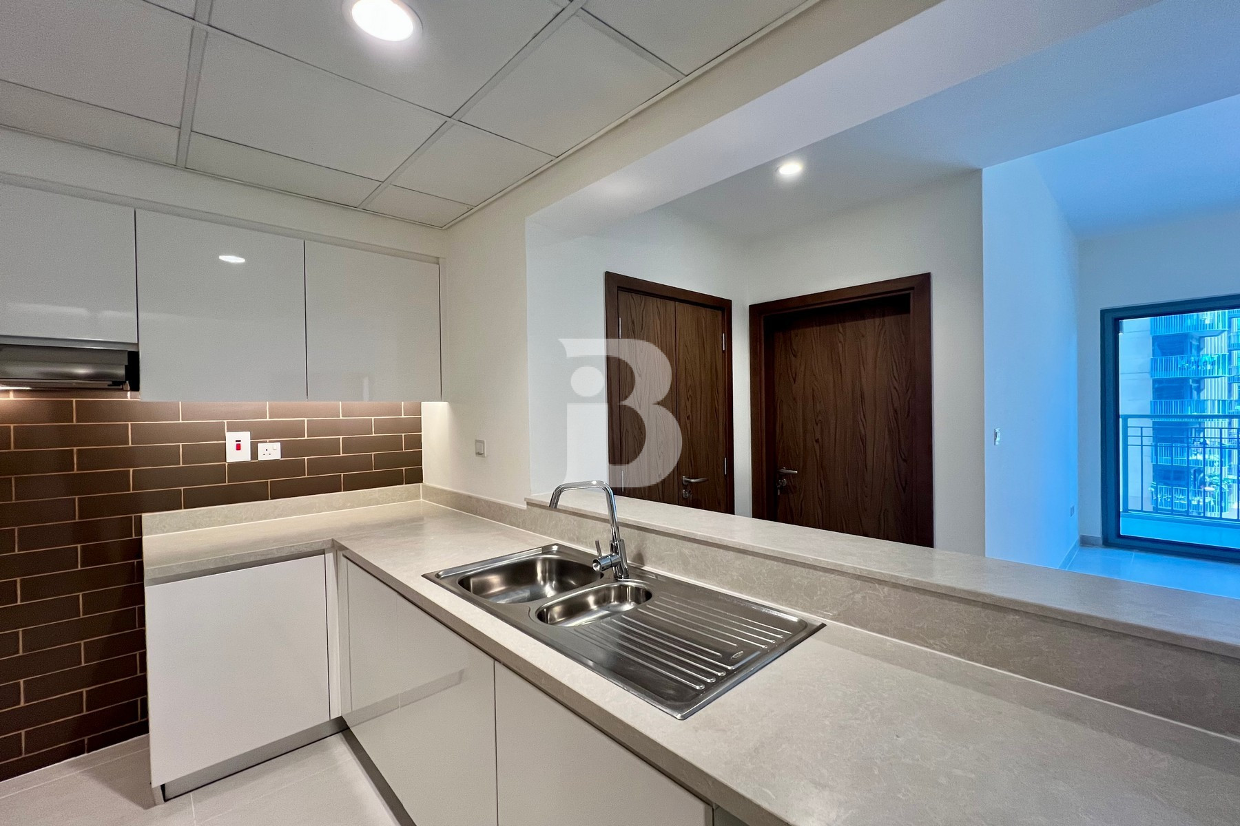 UNFURNISHED I GREAT AREA I NEW APARTMENT