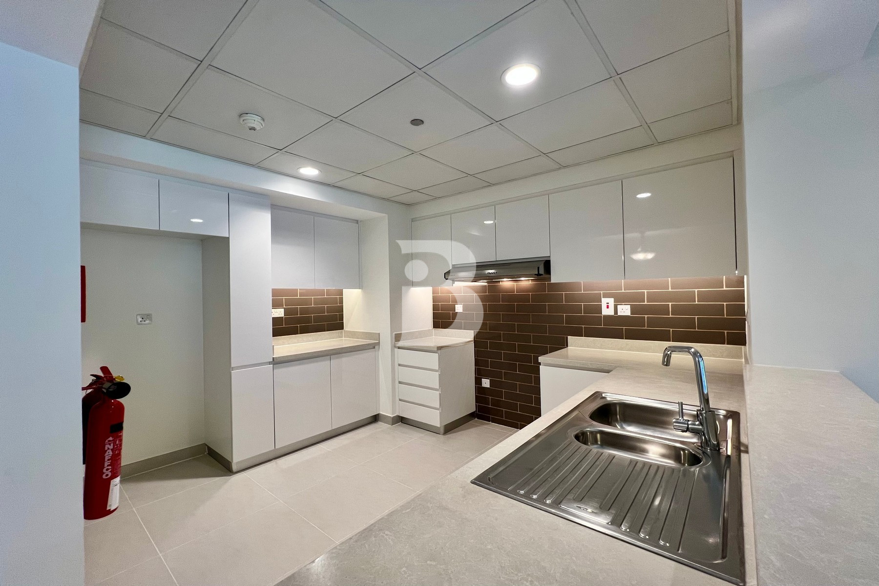 UNFURNISHED I GREAT AREA I NEW APARTMENT