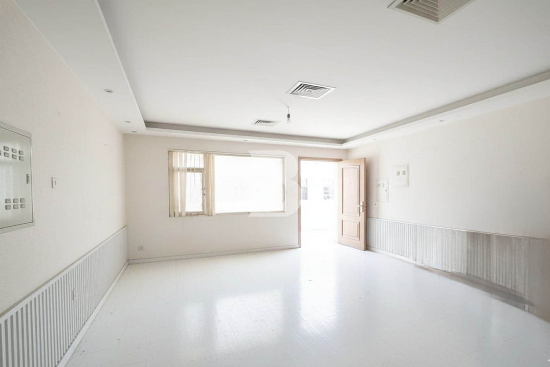 Vacant Commercial| Prime Jumeirah Road Location