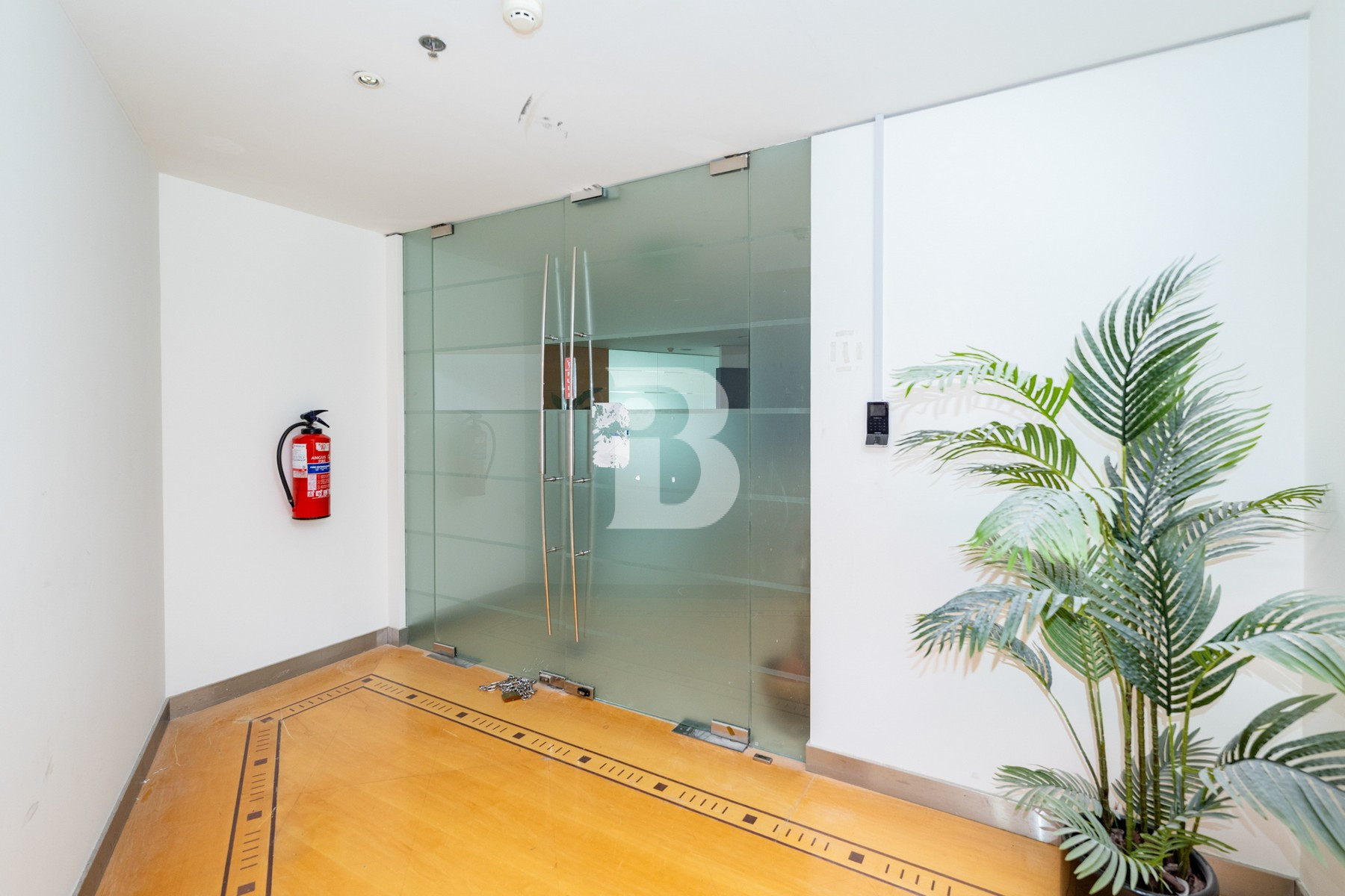 GRADE A OFFICE SPACE | CLOSE TO METRO | SZR