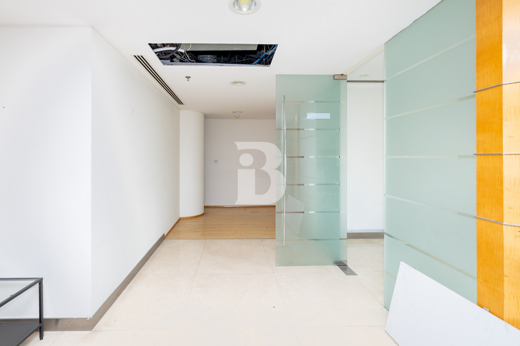 GRADE A OFFICE SPACE | CLOSE TO METRO | SZR