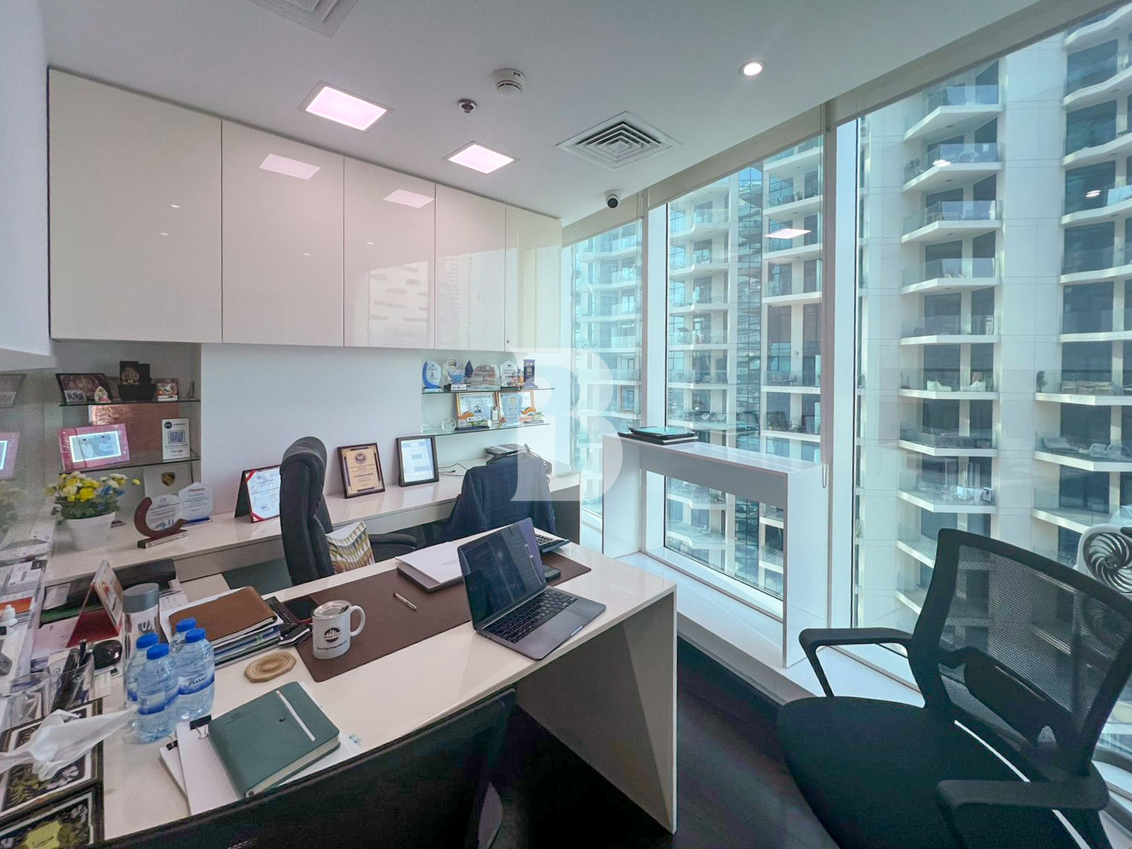 PRIME LOCATION| FURNISHED | HIGH FLOOR | VACANT ON TRANSFER 1