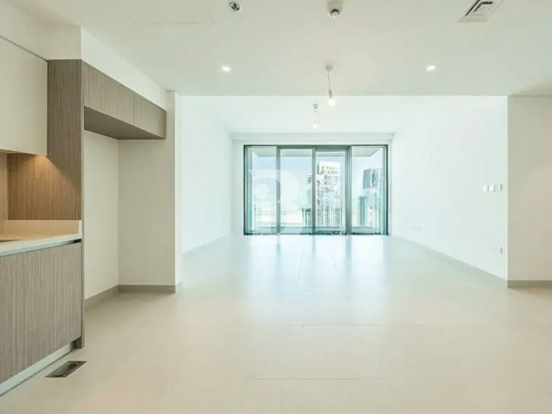 Spacious Unit | Modern | Natural Brightness