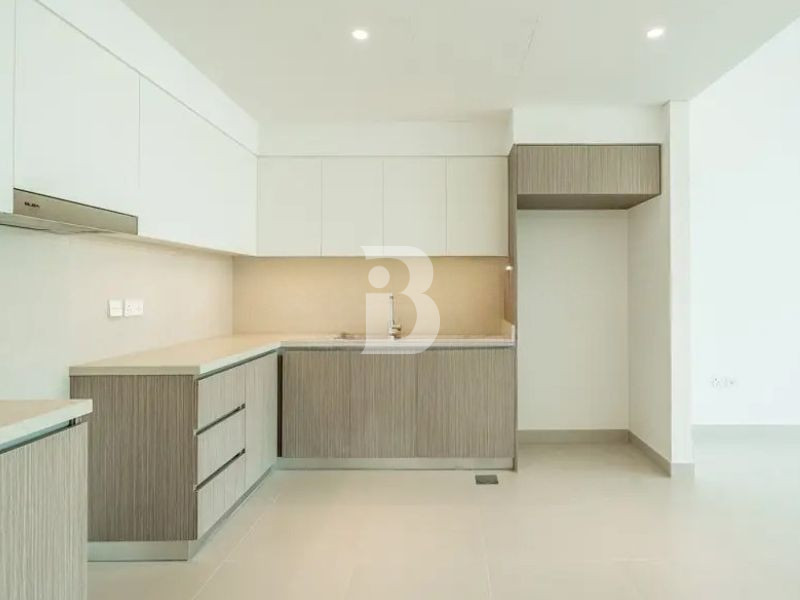 Spacious Unit | Modern | Natural Brightness