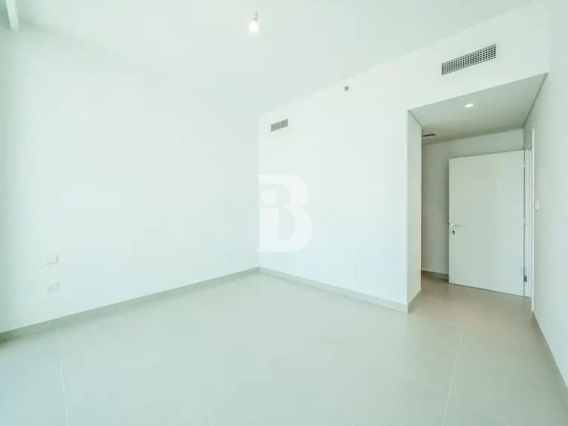 Spacious Unit | Modern | Natural Brightness