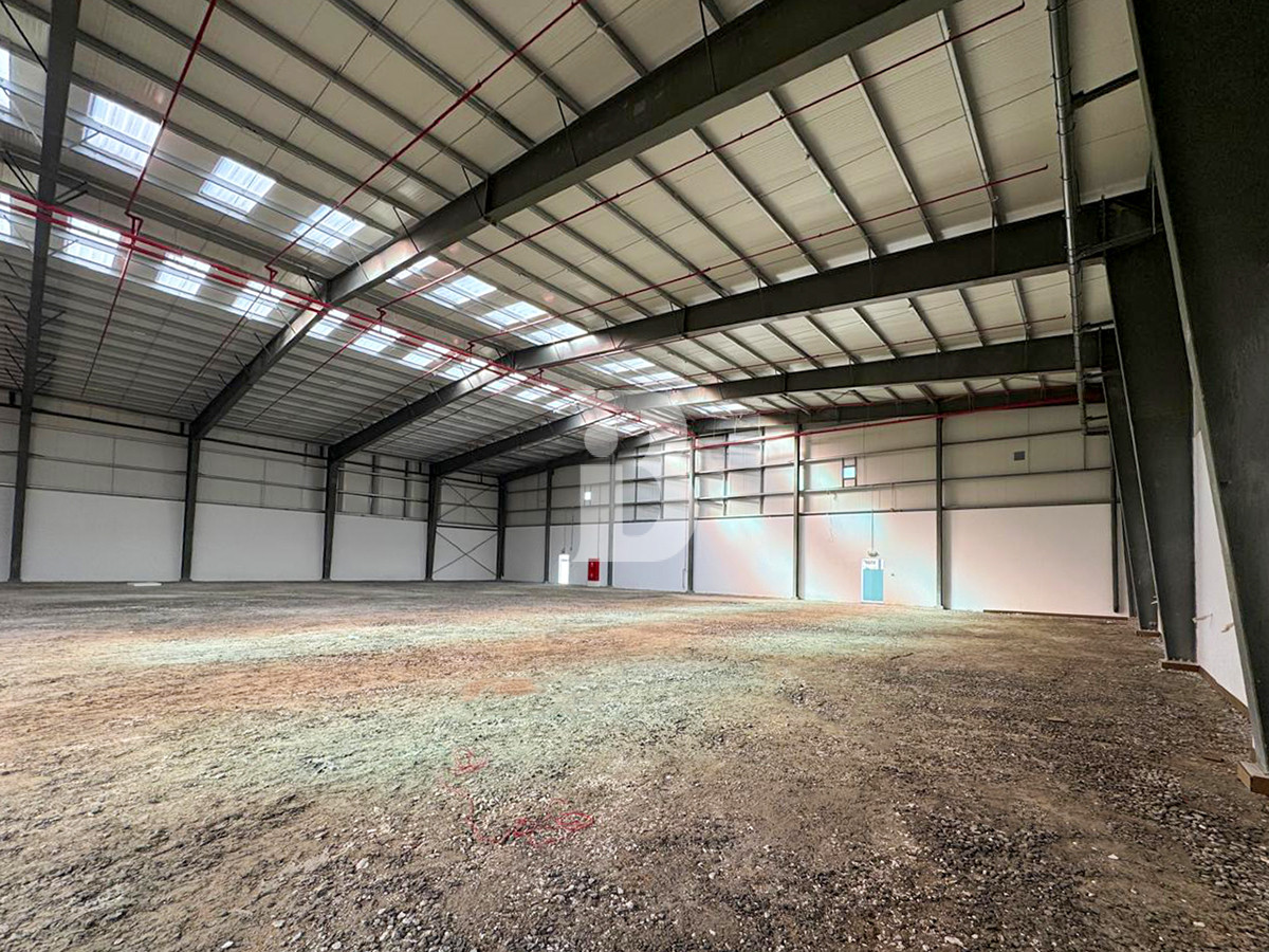 BRAND NEW WAREHOUSE | 320KW | LOADING BAYS