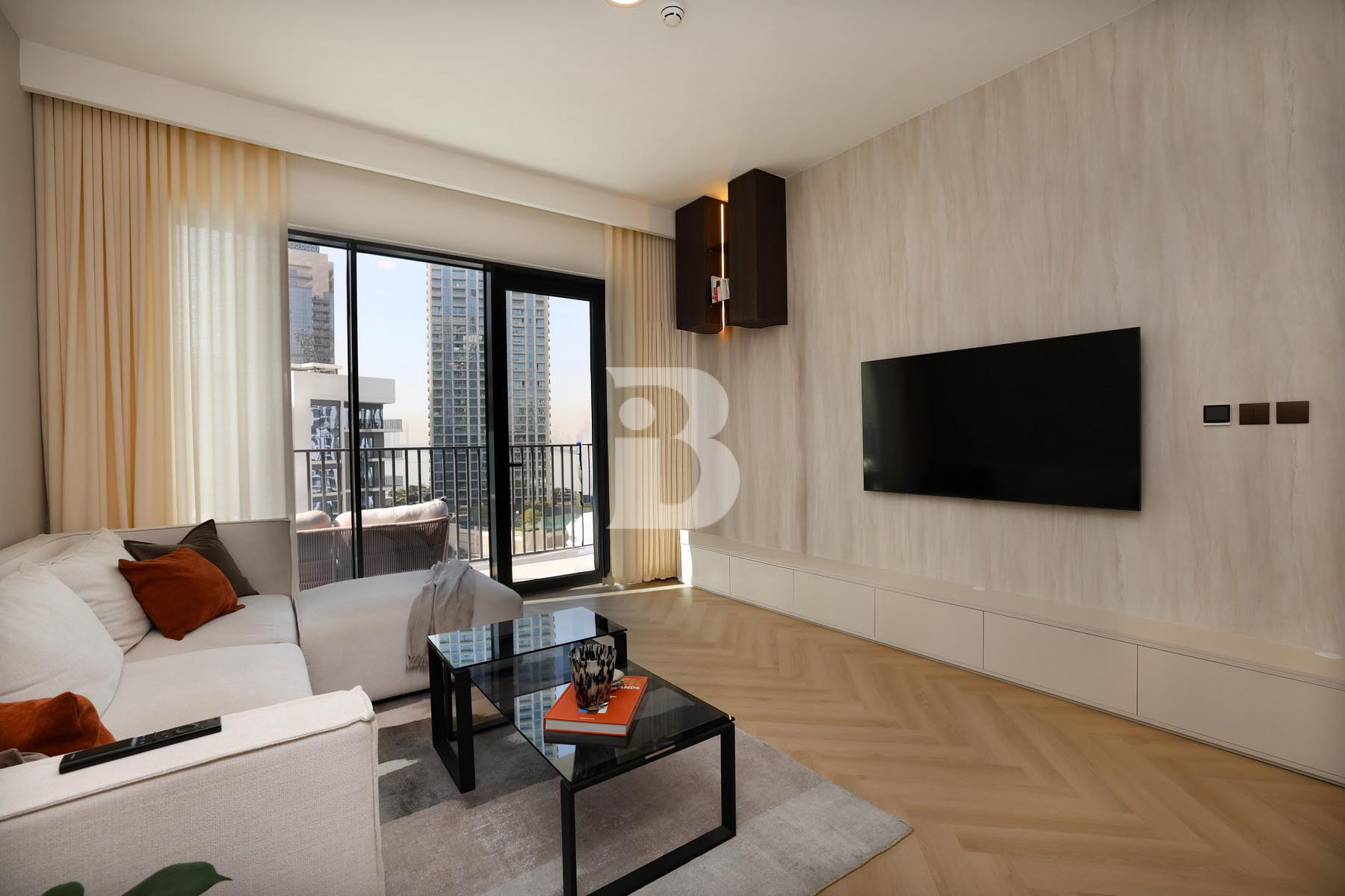 Upgraded | Modern and Sleek | Skyline Views