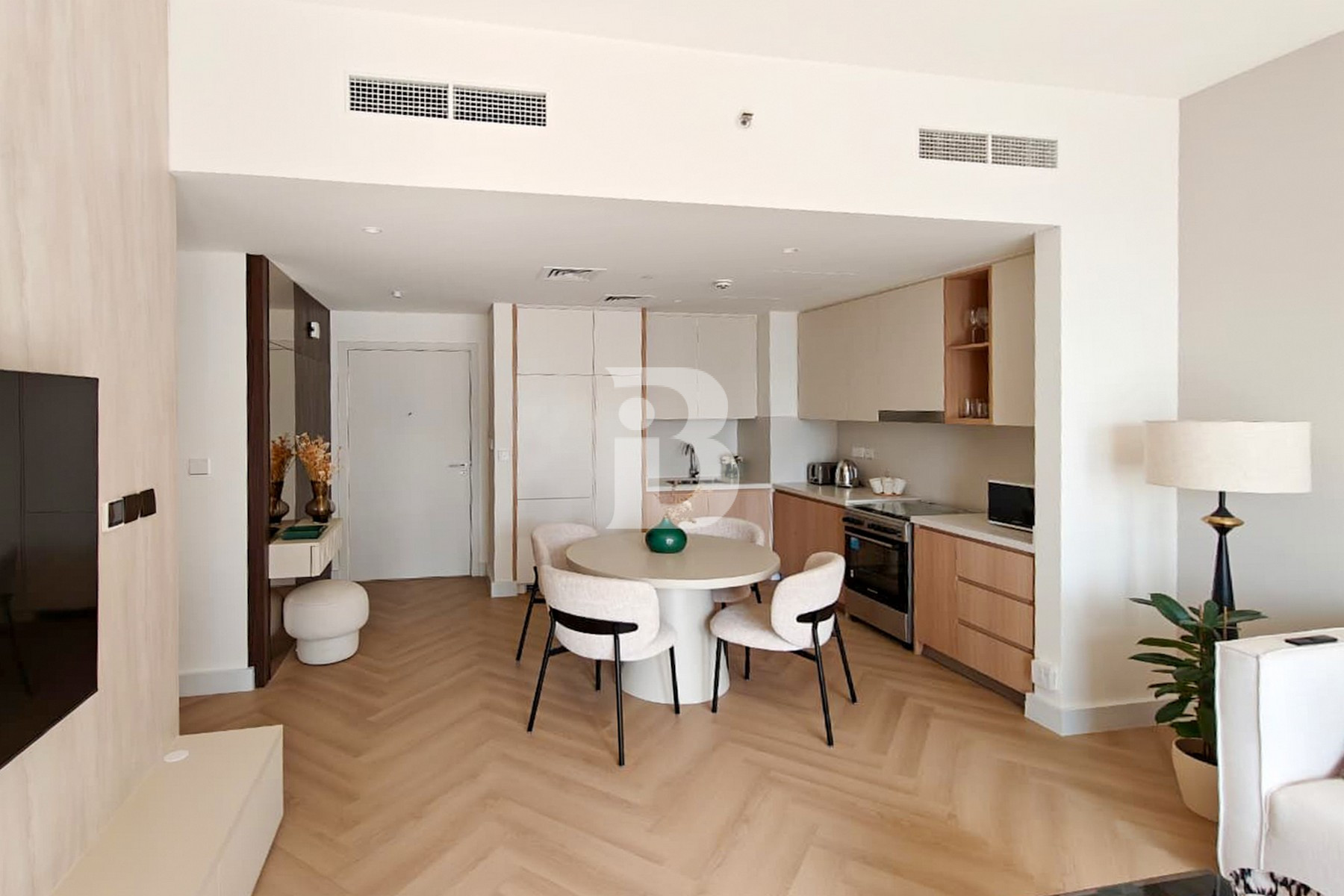 Upgraded | Modern and Sleek | Skyline Views