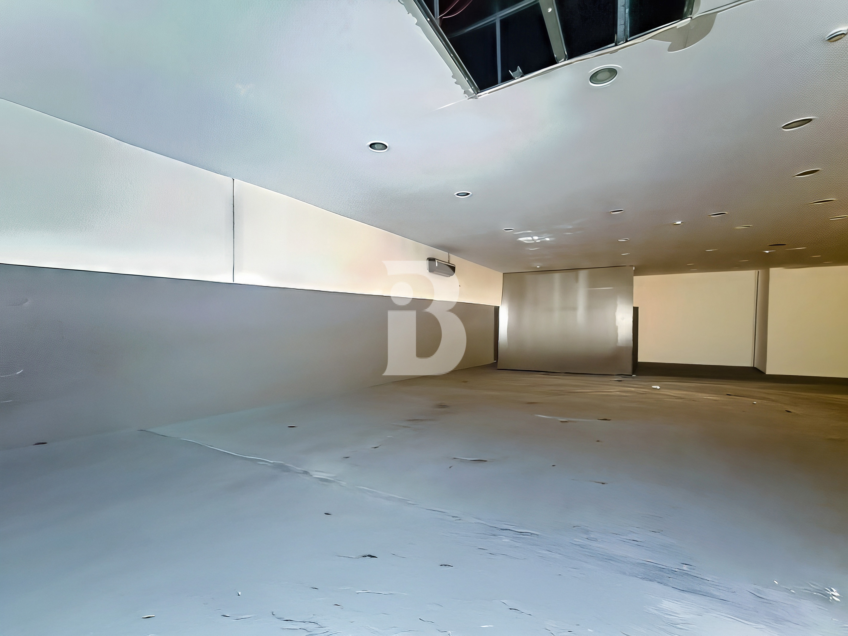FOR GARAGE| FIVE MIN FROM SZR| 2900 SQFT