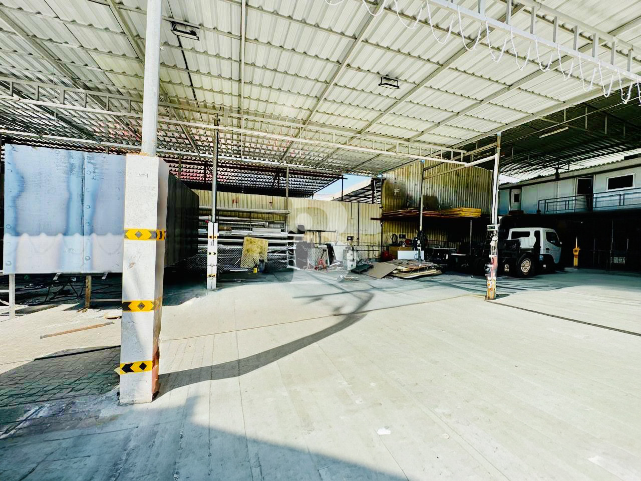 POWER READY | VACANT UNIT | PRIME LOCATION