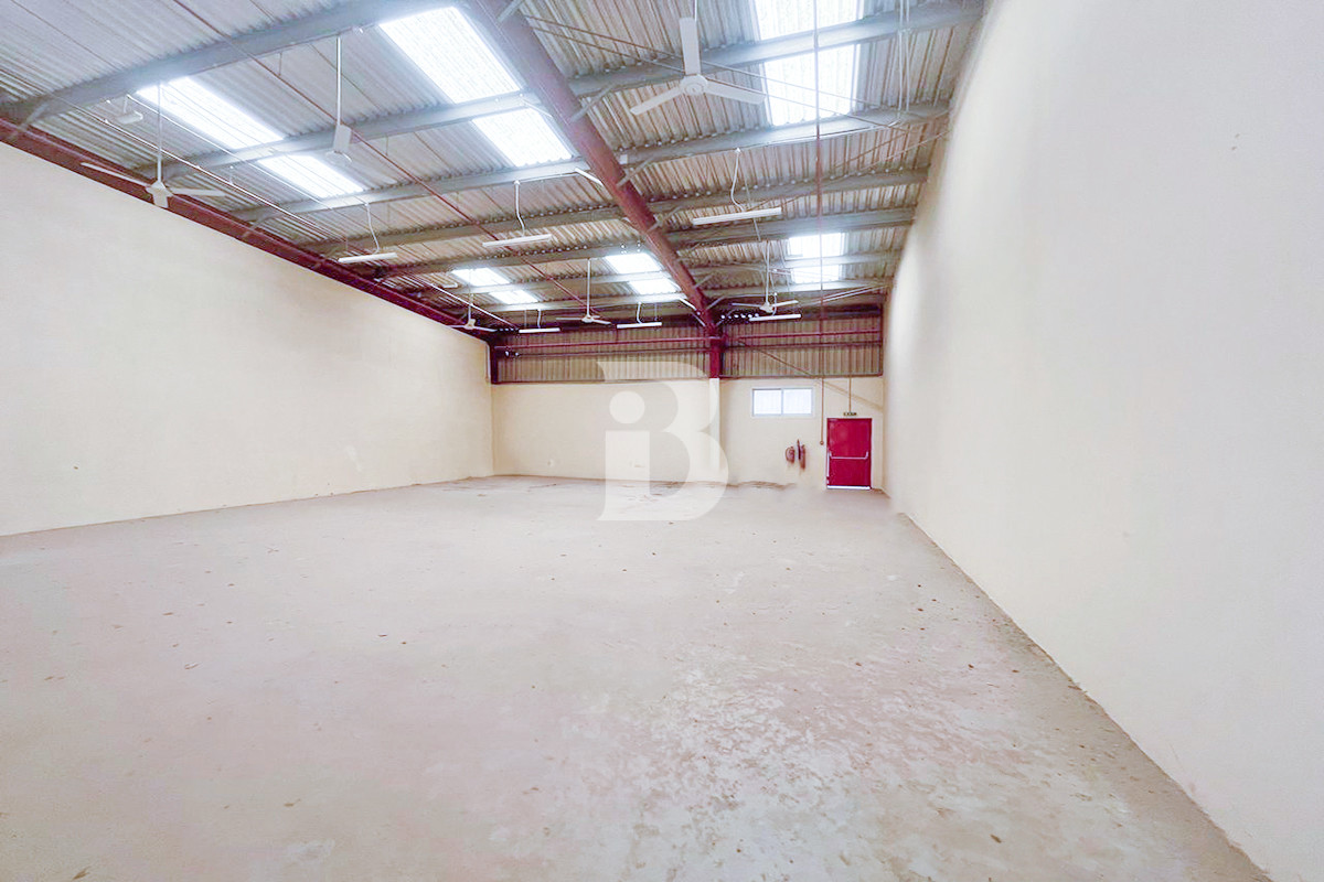 WAREHOUSE DIP2 | VACANT | WELL MAINTAINED