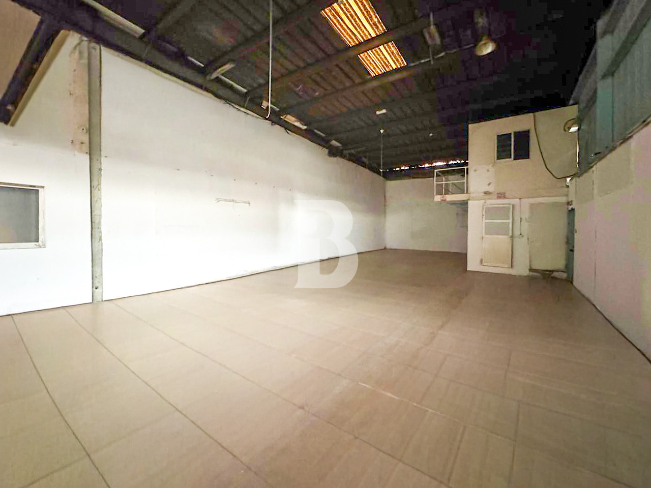 Vacant for Rent in Prime Road-Facing Location