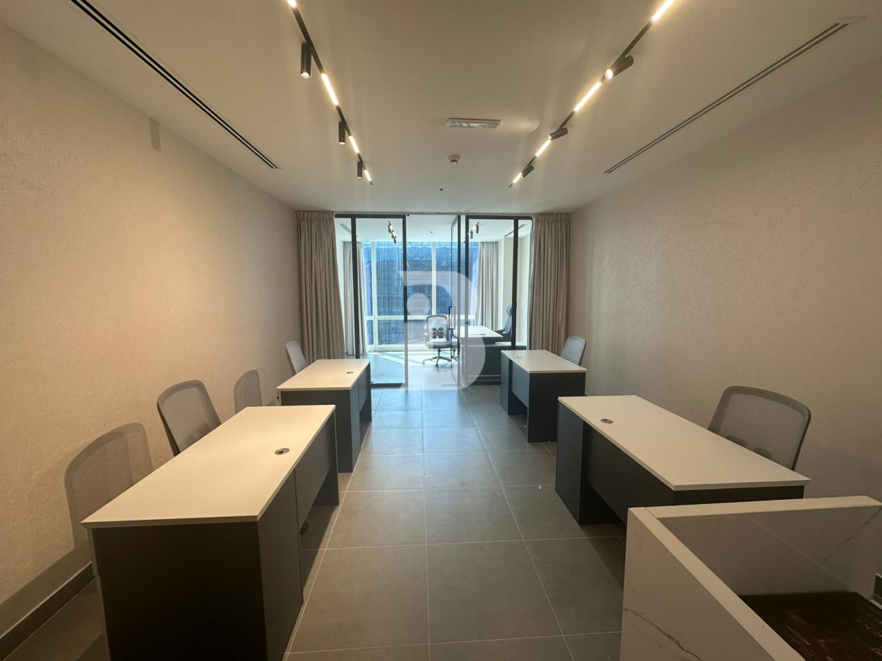 PRIME LOCATION | FULLY FITTED | READY