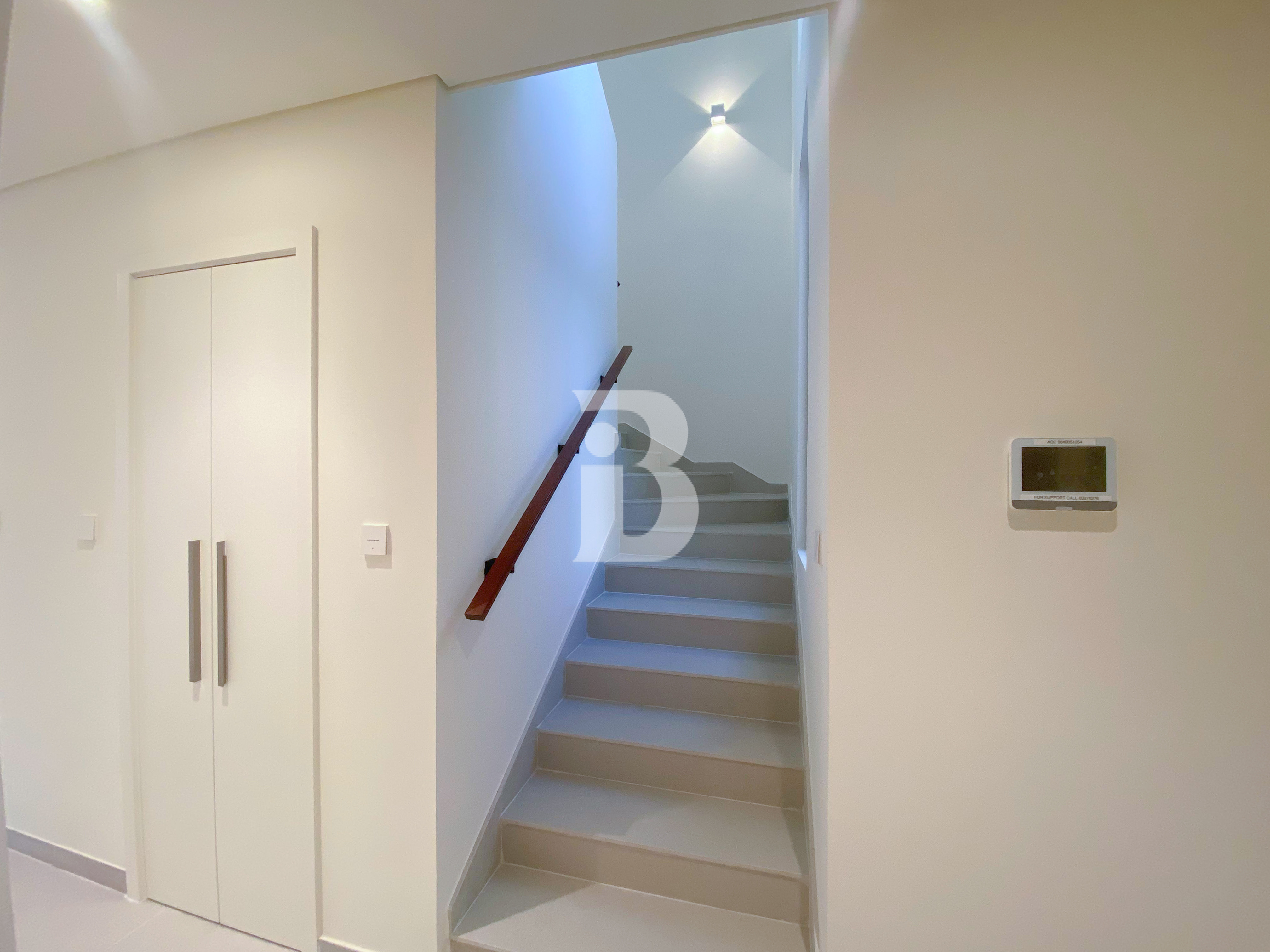 READY TO MOVE | LANDSCAPED | CLOSE TO AMENITIES