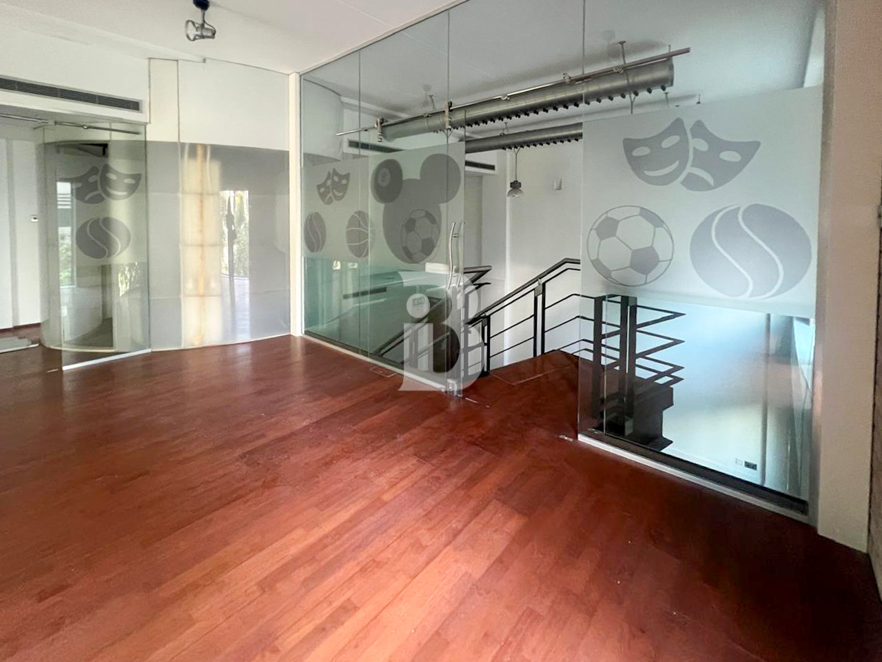 FULLY FITTED | NEWLY REFURBISHED | SPACIOUS OFFICE