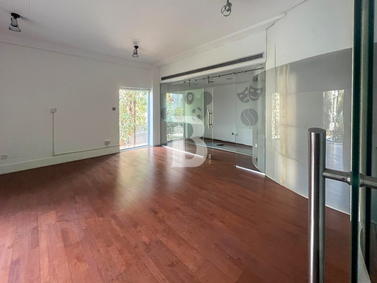 FULLY FITTED | NEWLY REFURBISHED | SPACIOUS OFFICE