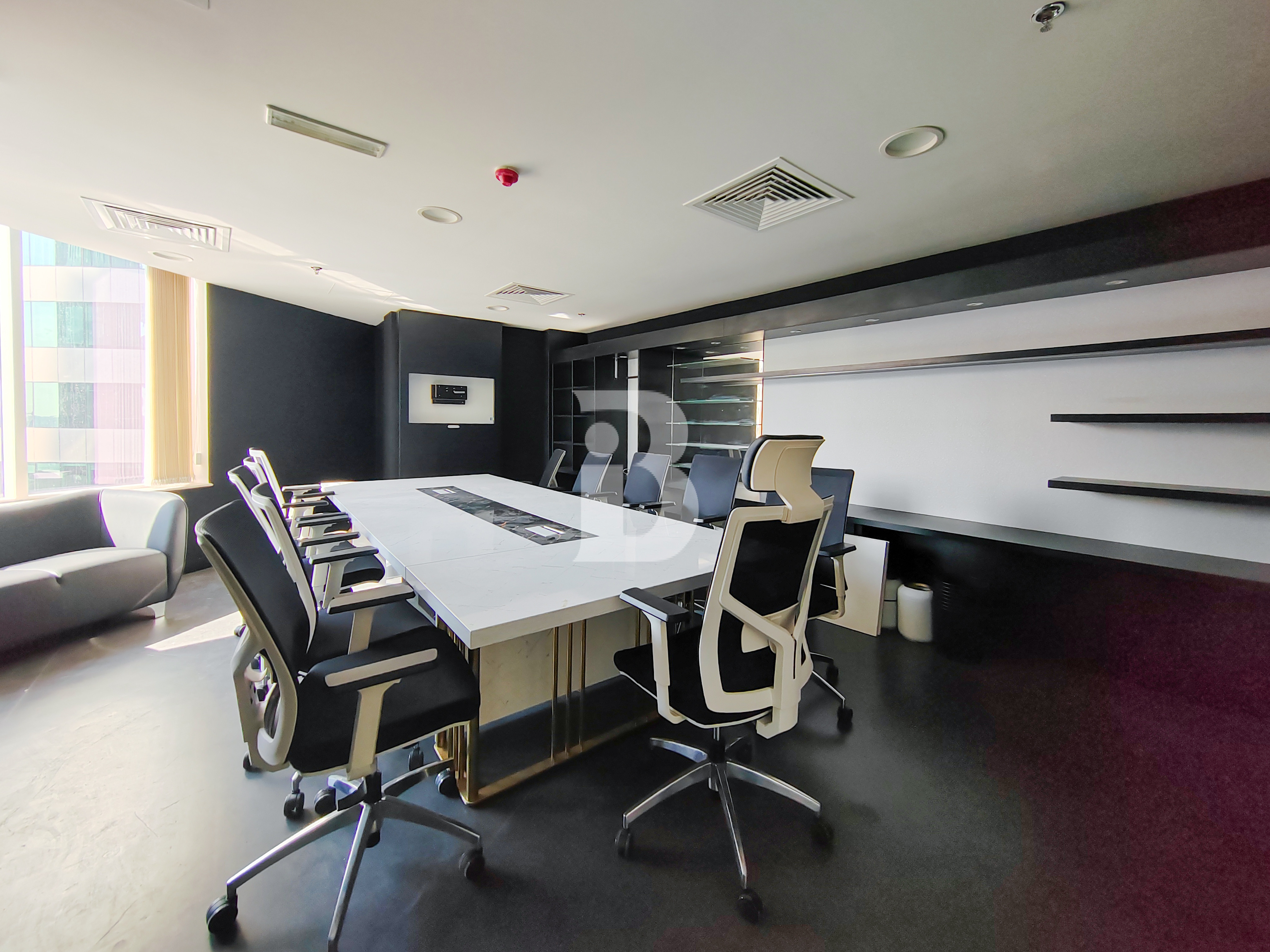 Vacant |  Furnished  Office | 2 parkings