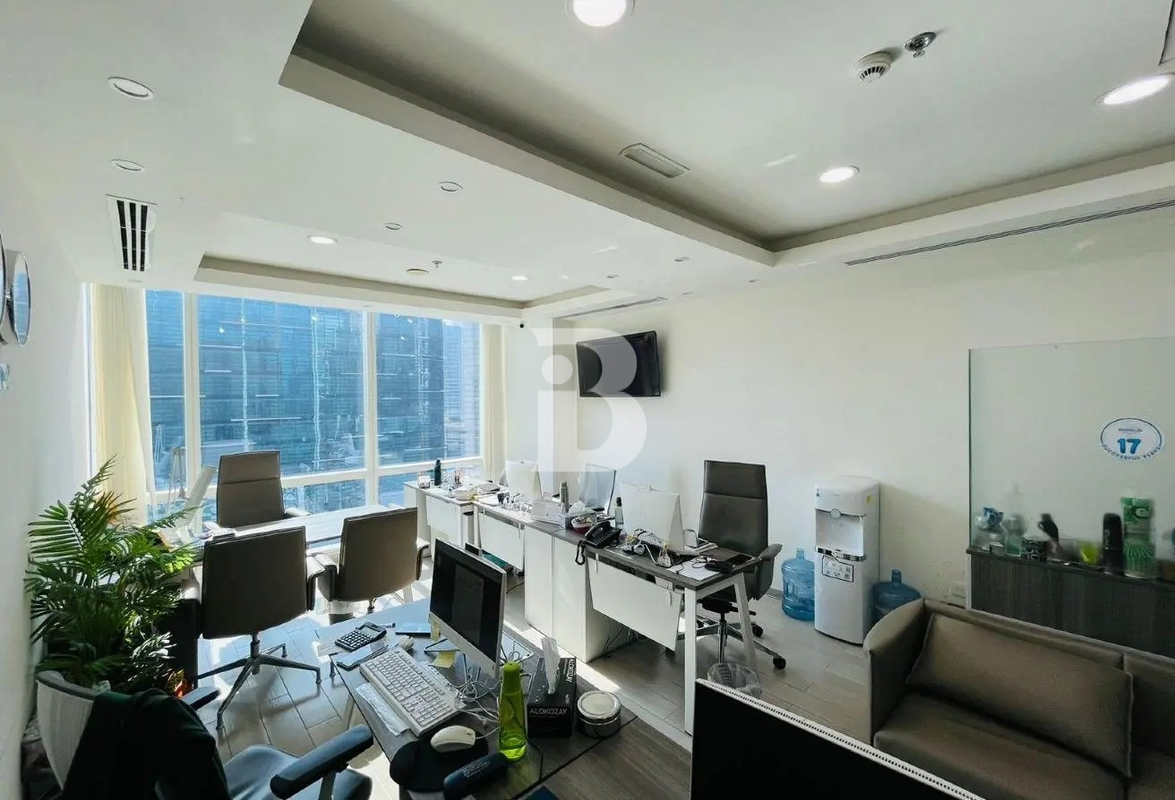 PREMIUM LOCATION | FITTED | HIGH FLOOR